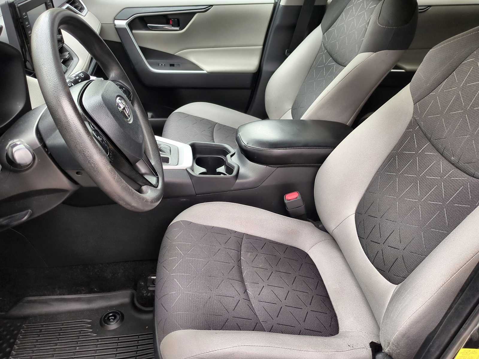 Thumbnail: 2020 Toyota RAV4 - 16