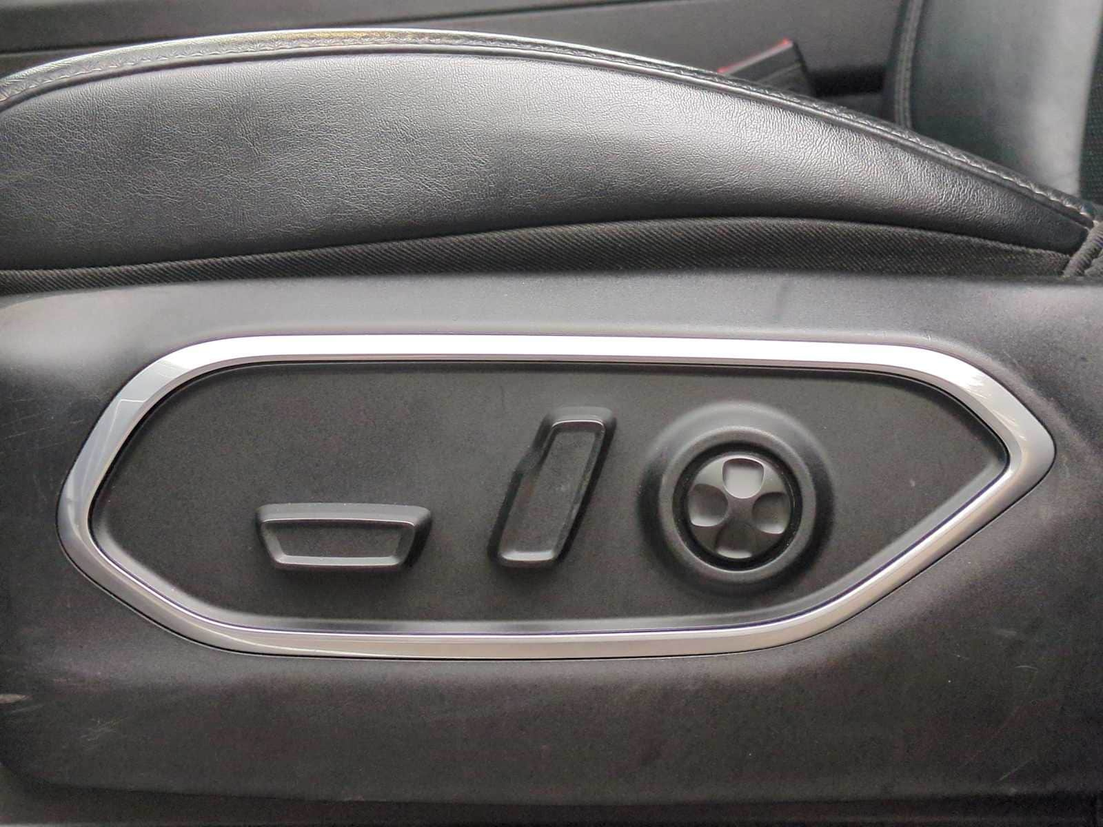 Thumbnail: 2024 Jeep Wagoneer - 17