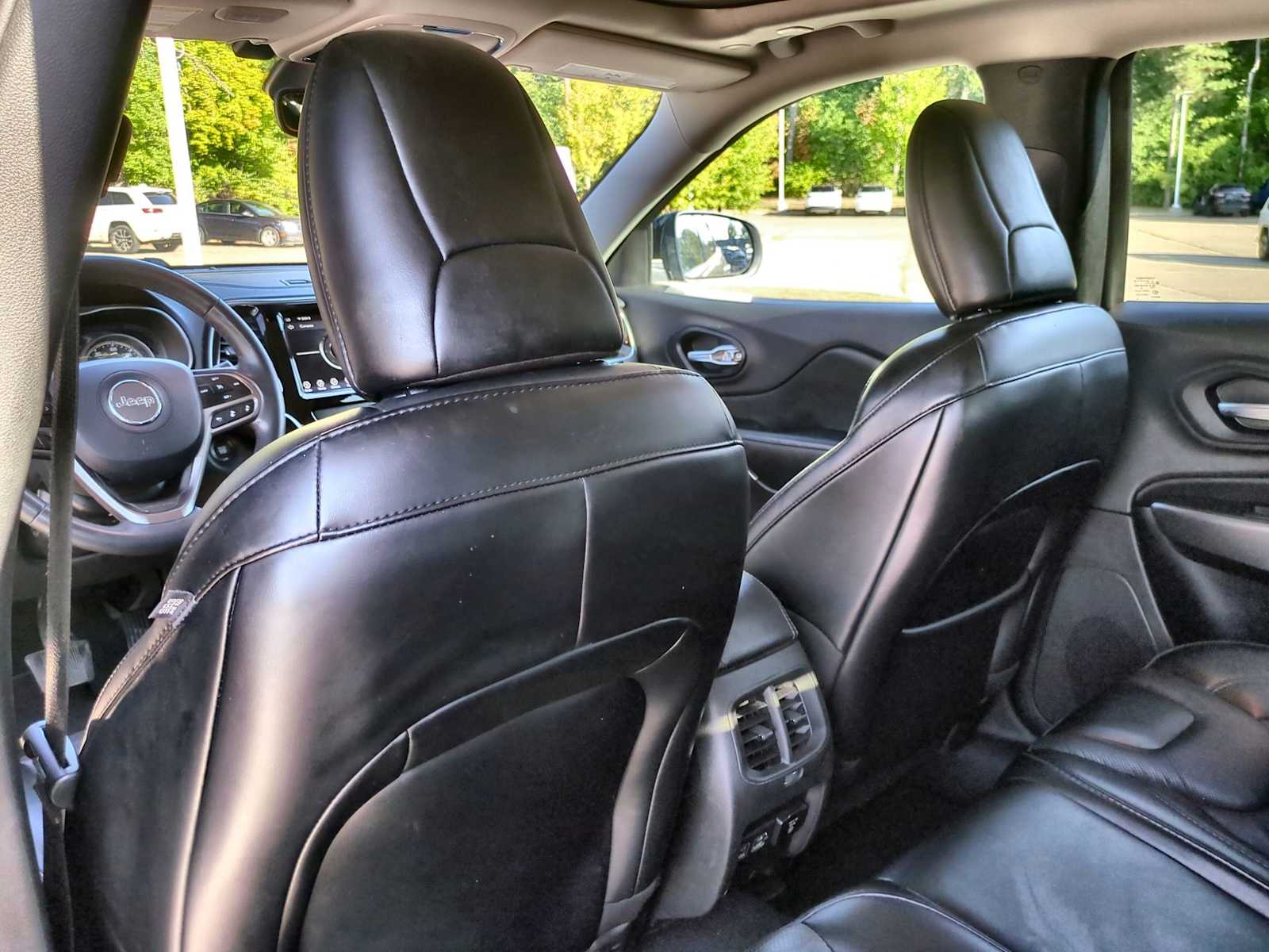 Thumbnail: 2022 Jeep Cherokee - 18