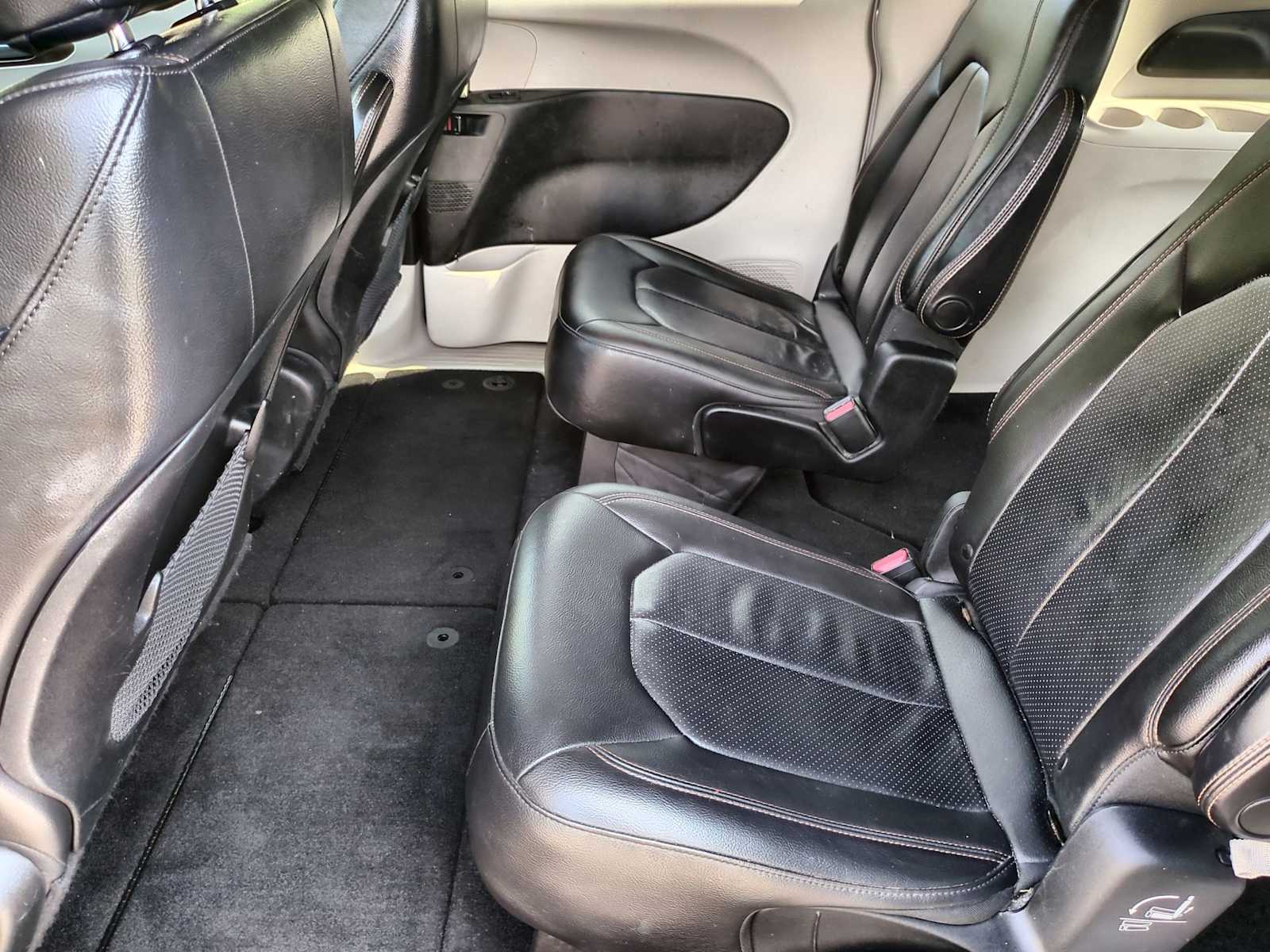 Thumbnail: 2019 Chrysler Pacifica - 20