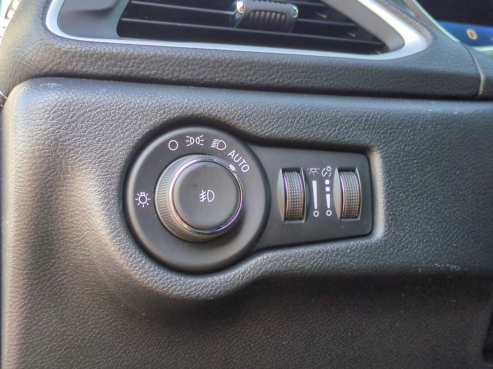 Thumbnail: 2026 Chrysler Pacifica - 38