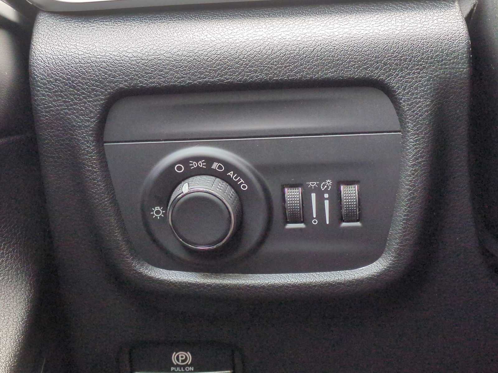 Thumbnail: 2026 Jeep Grand Cherokee - 40