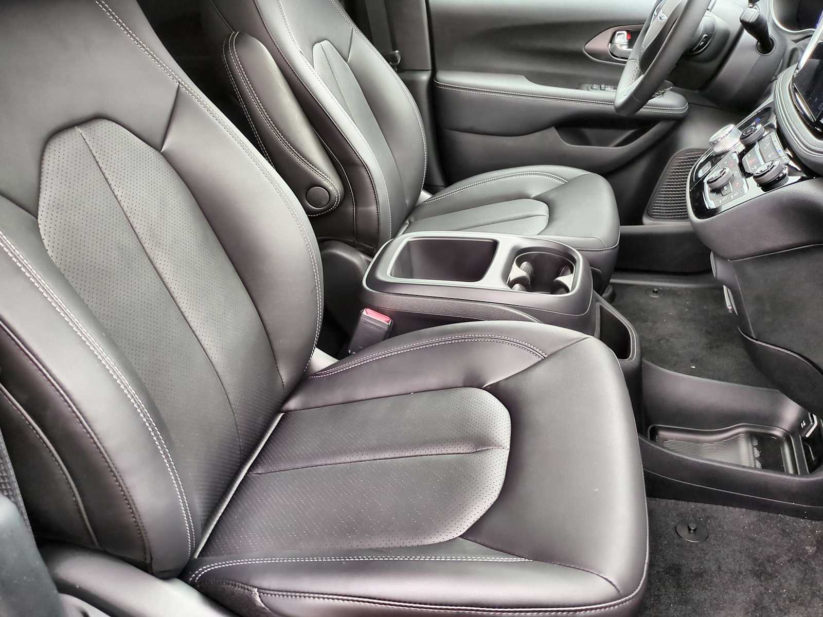 Thumbnail: 2026 Chrysler Pacifica - 21