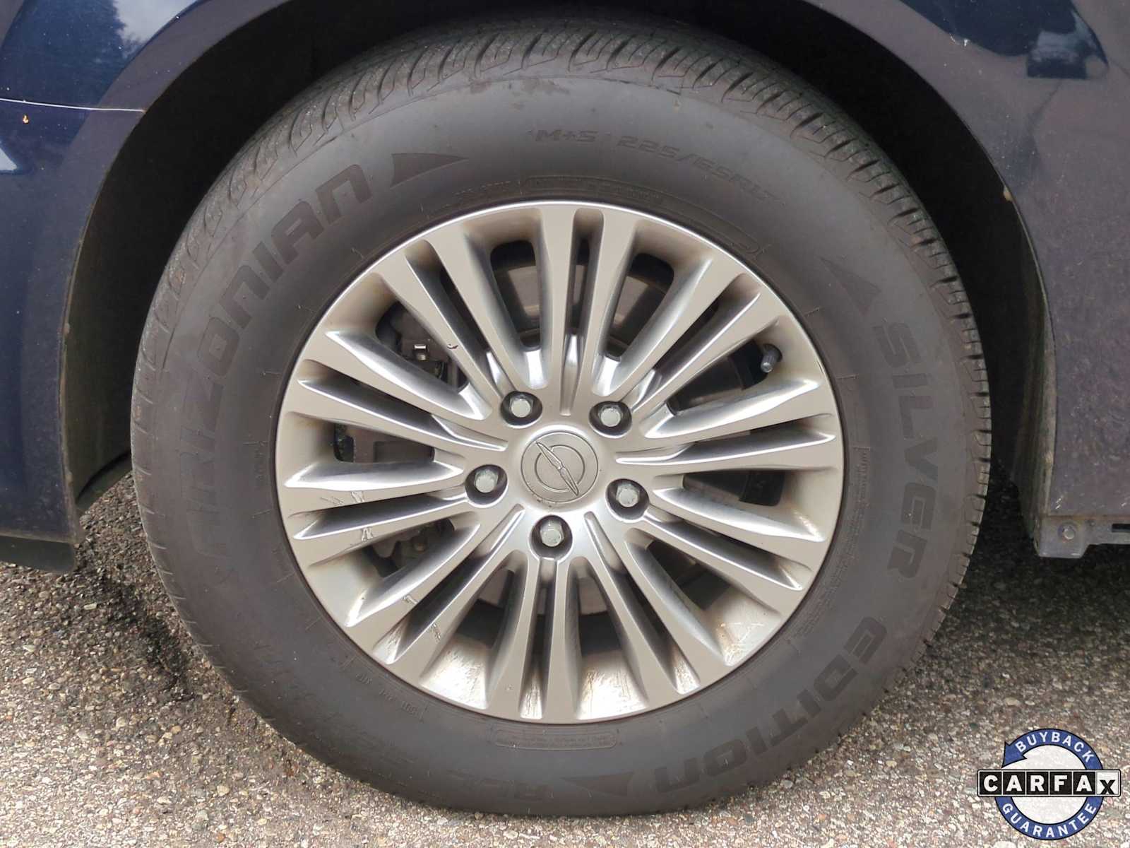 Thumbnail: 2013 Chrysler Town & Country - 14