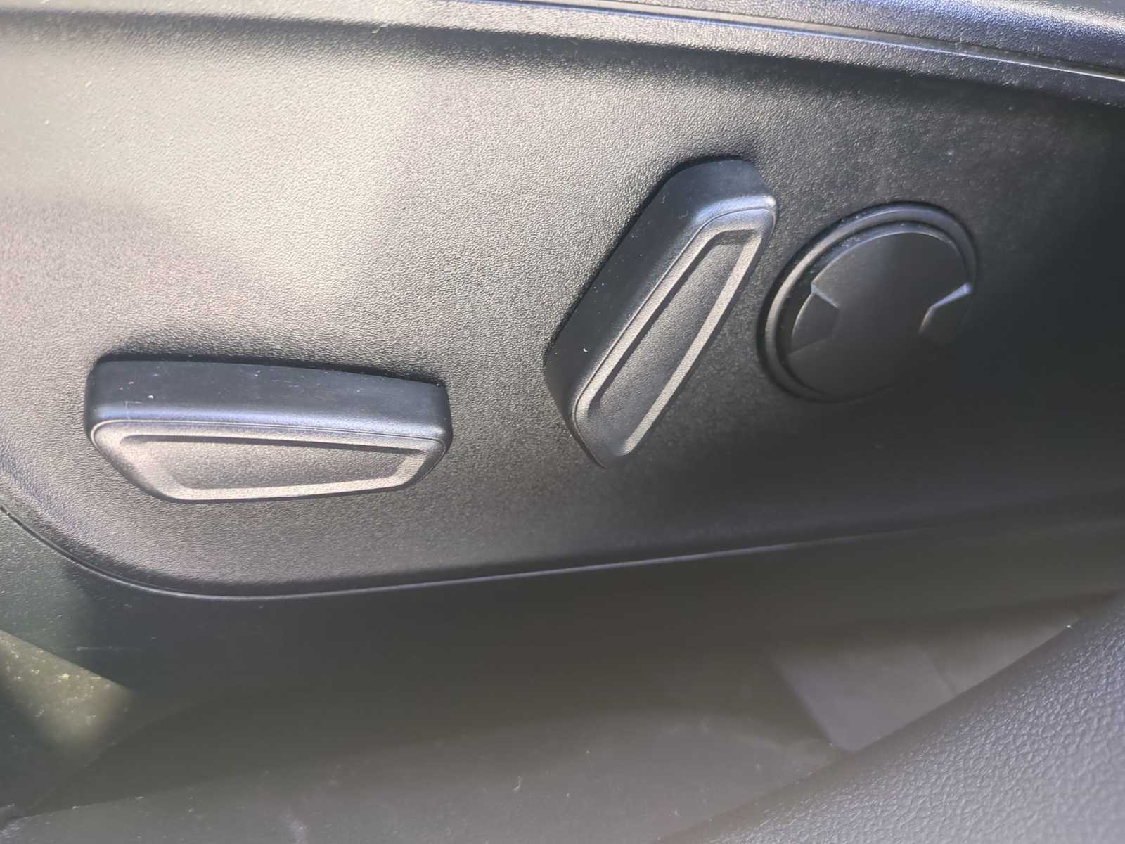 Thumbnail: 2022 Ford Escape - 25