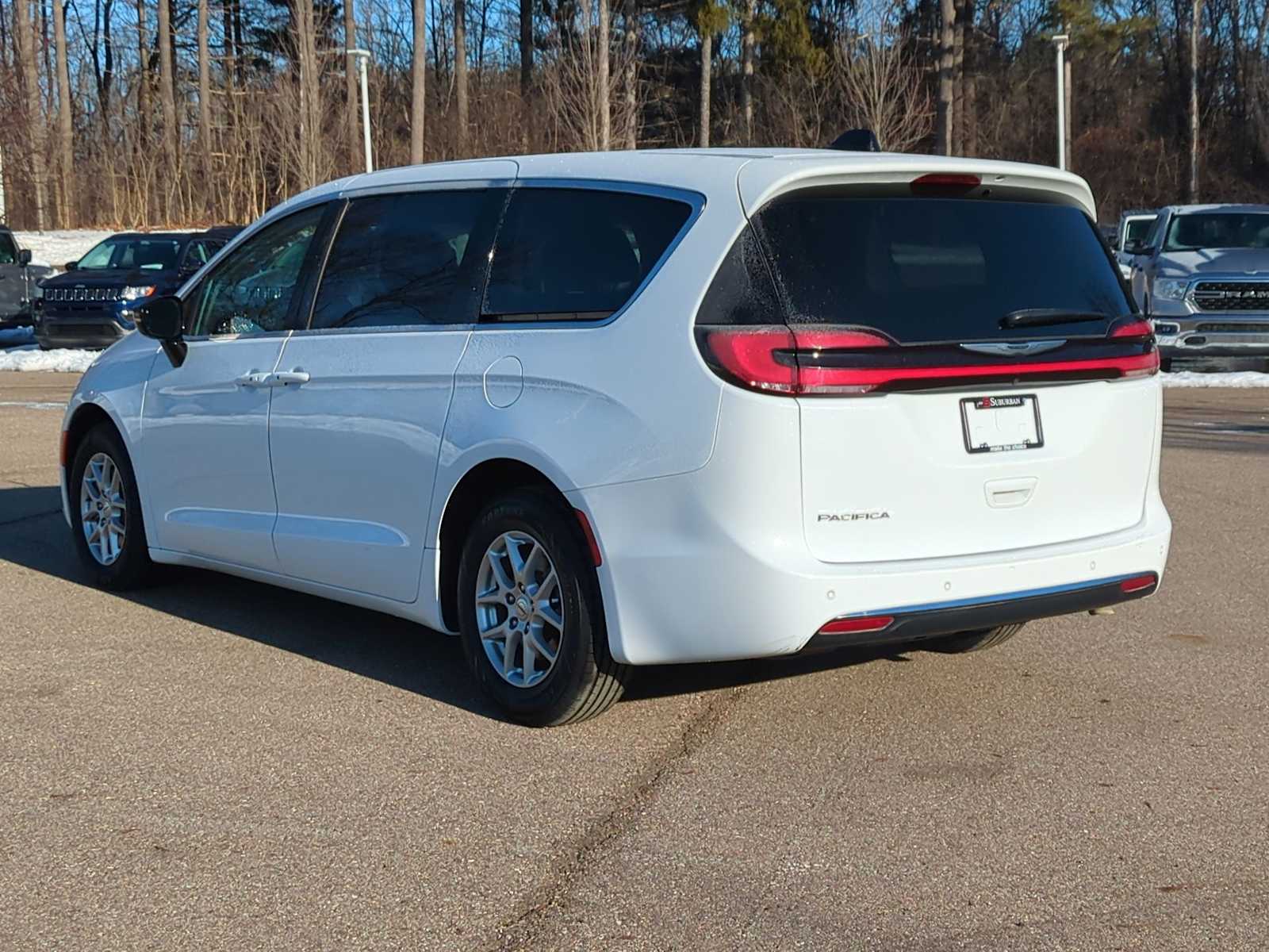 Thumbnail: 2024 Chrysler Pacifica - 12