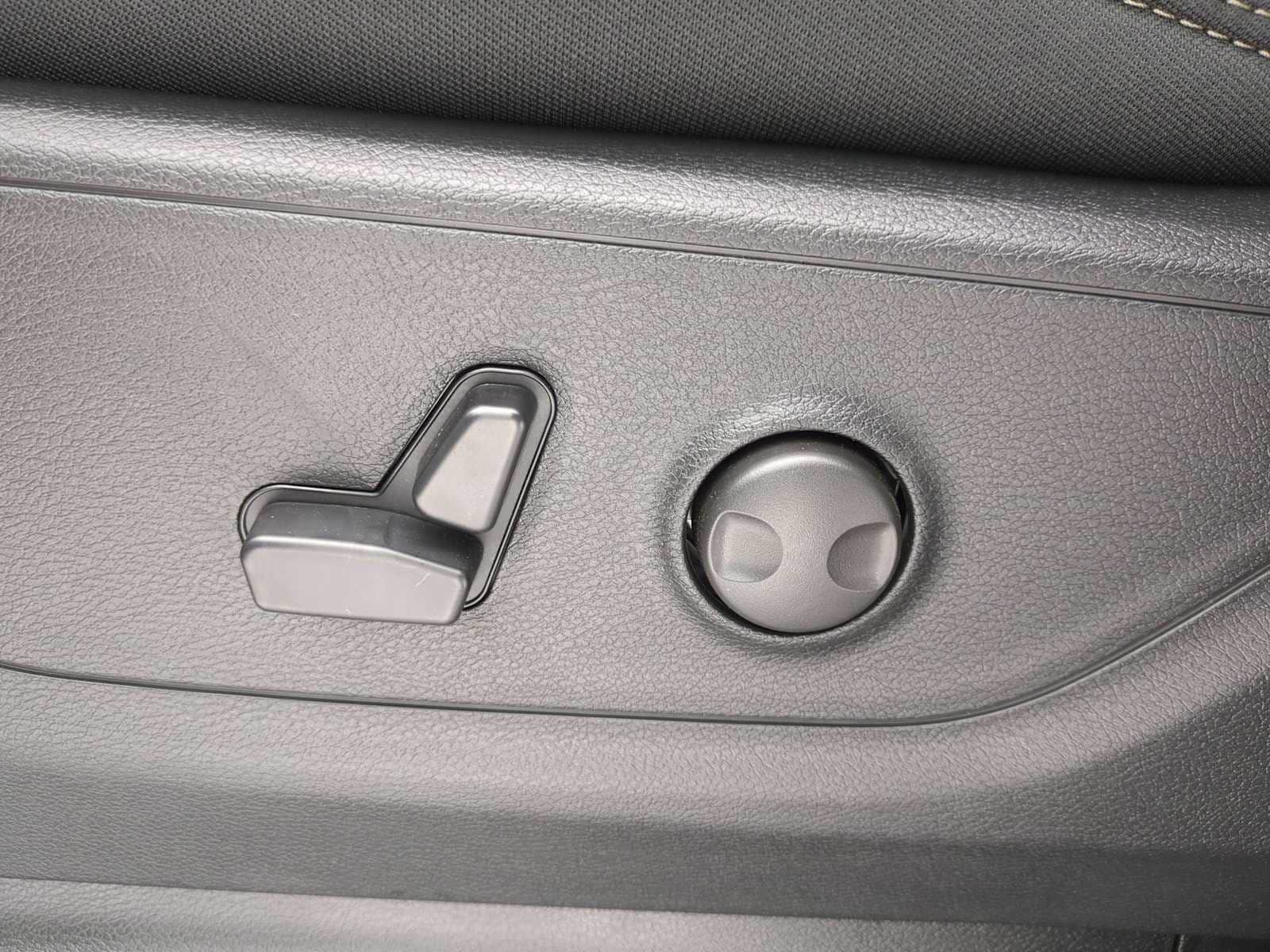 Thumbnail: 2026 RAM 1500 - 18