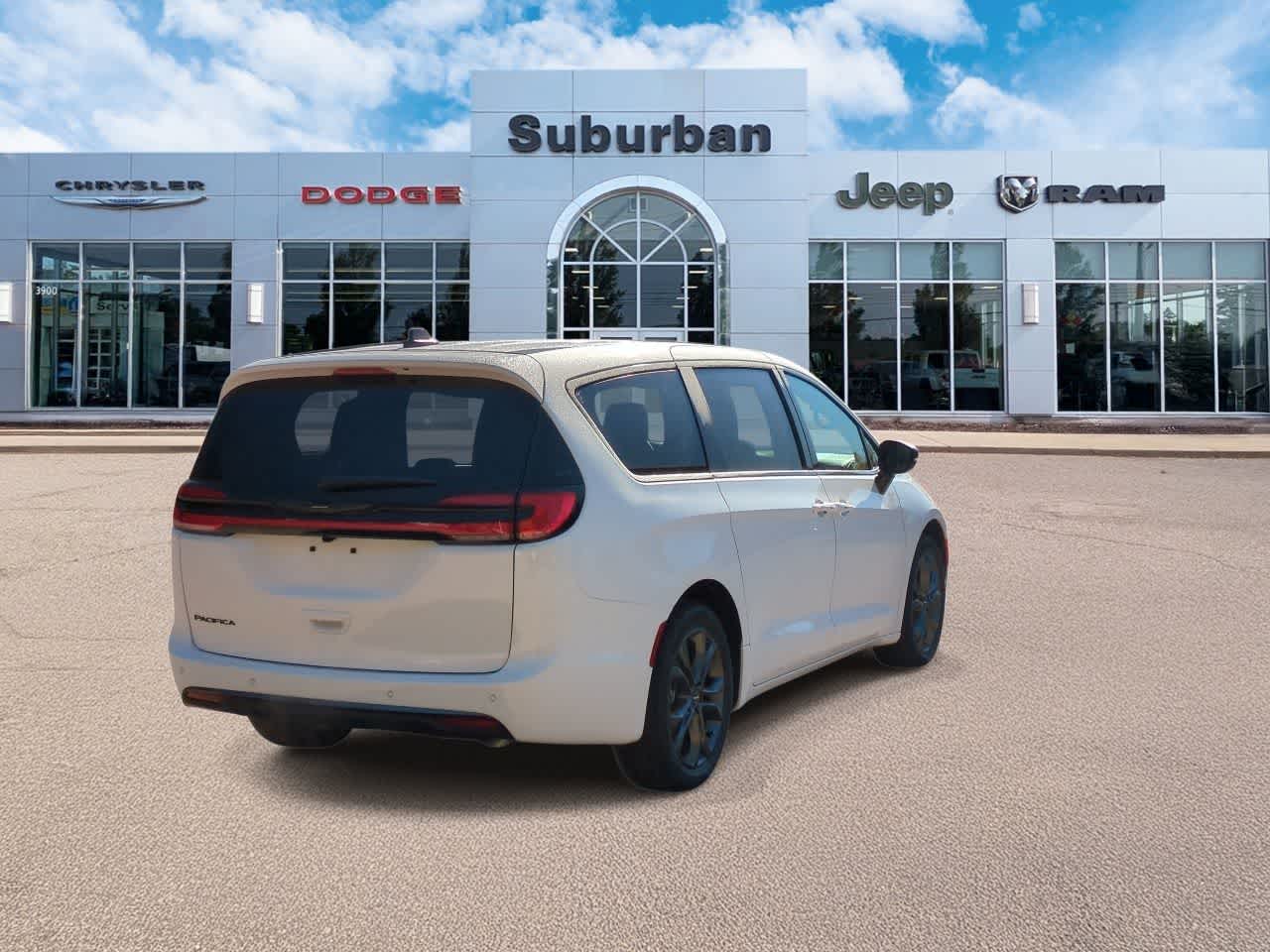 Thumbnail: 2026 Chrysler Pacifica - 8