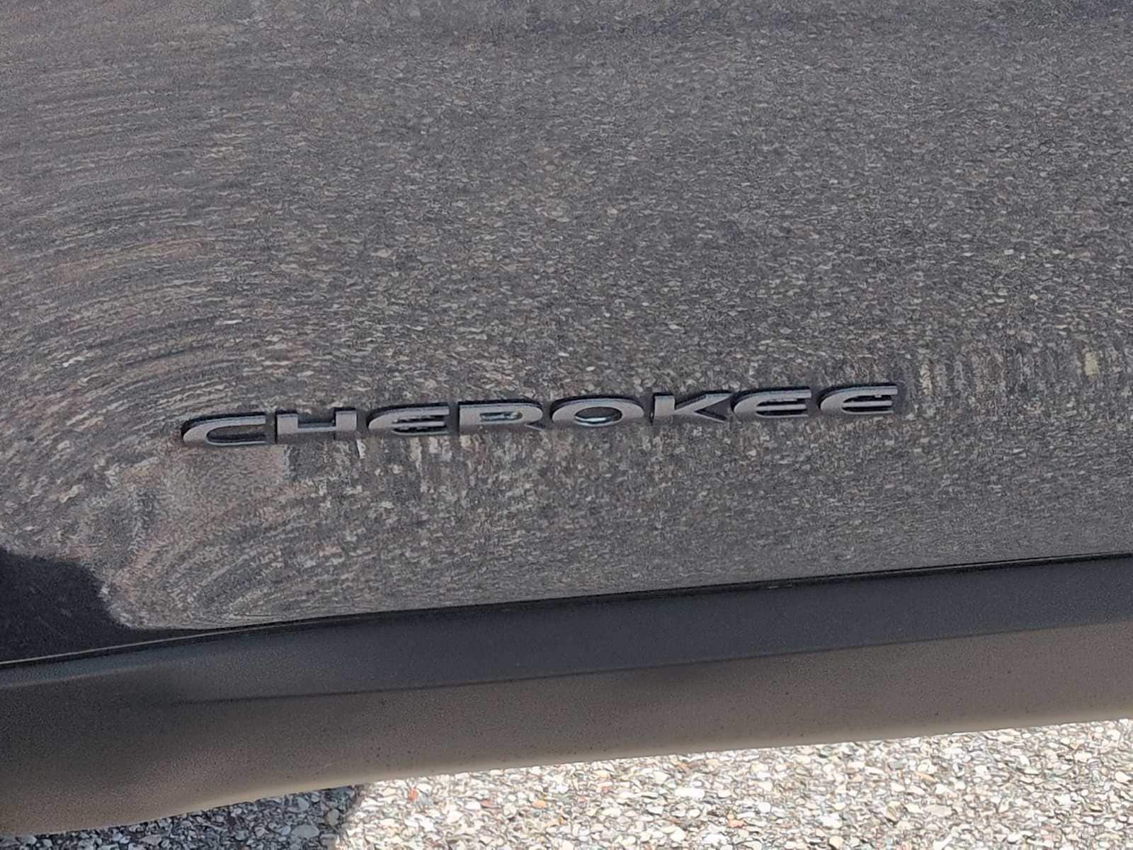 Thumbnail: 2017 Jeep Cherokee - 13