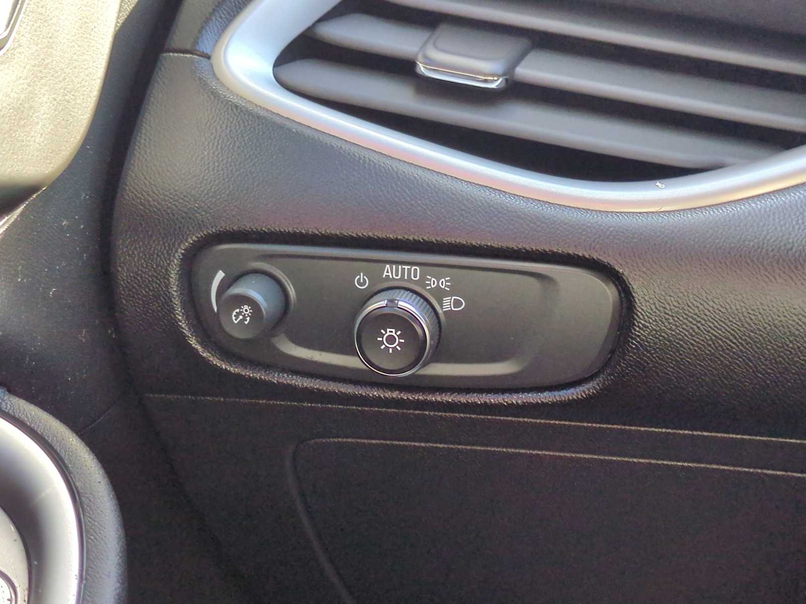 Thumbnail: 2020 Chevrolet Malibu - 36