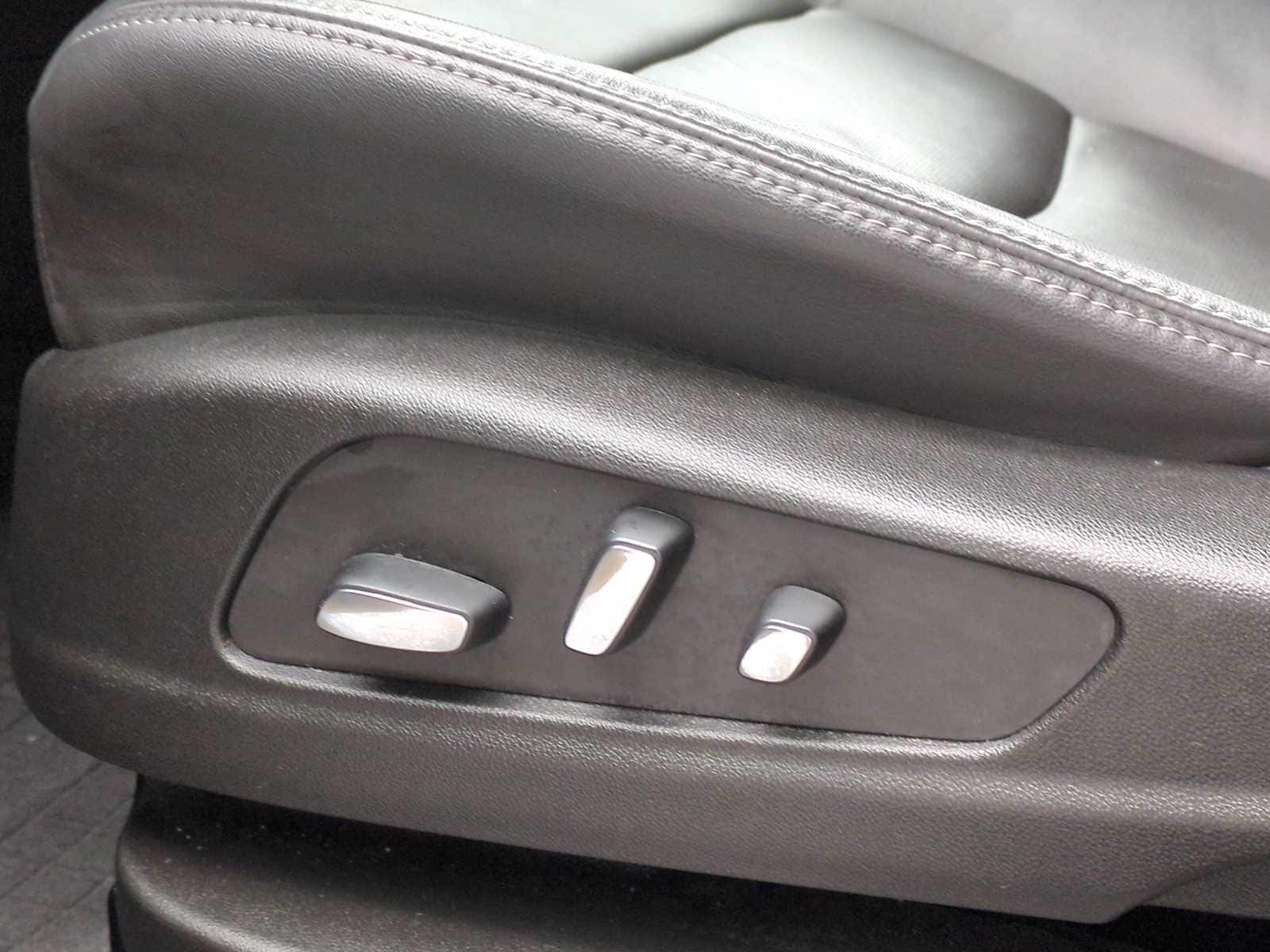 Thumbnail: 2023 Cadillac XT6 - 17