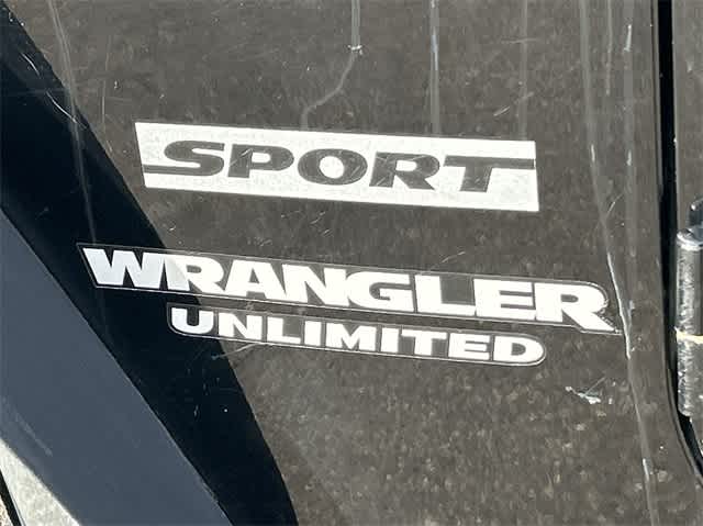 2011 Jeep Wrangler Unlimited Sport 12