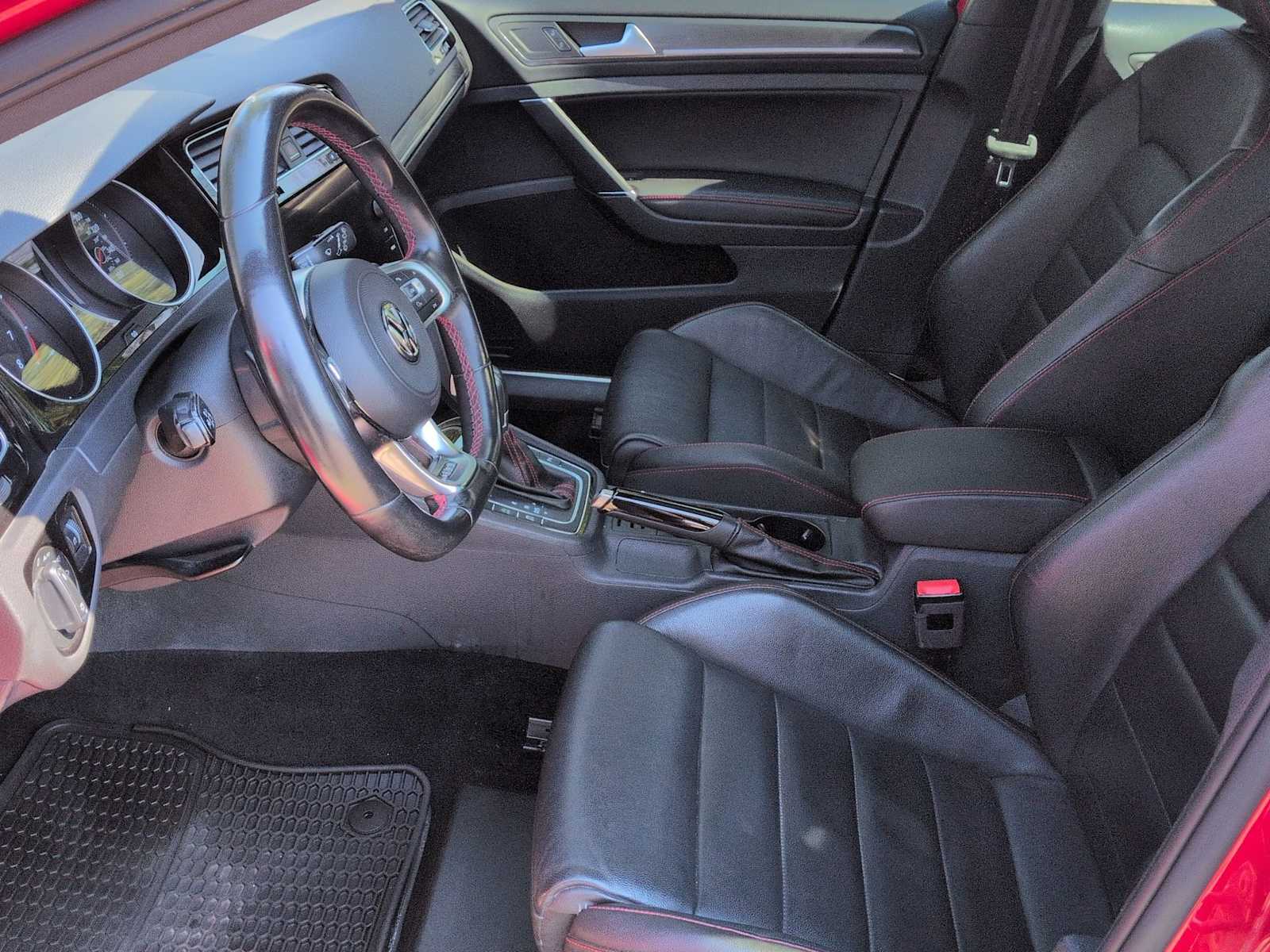 Thumbnail: 2018 Volkswagen Golf - 17