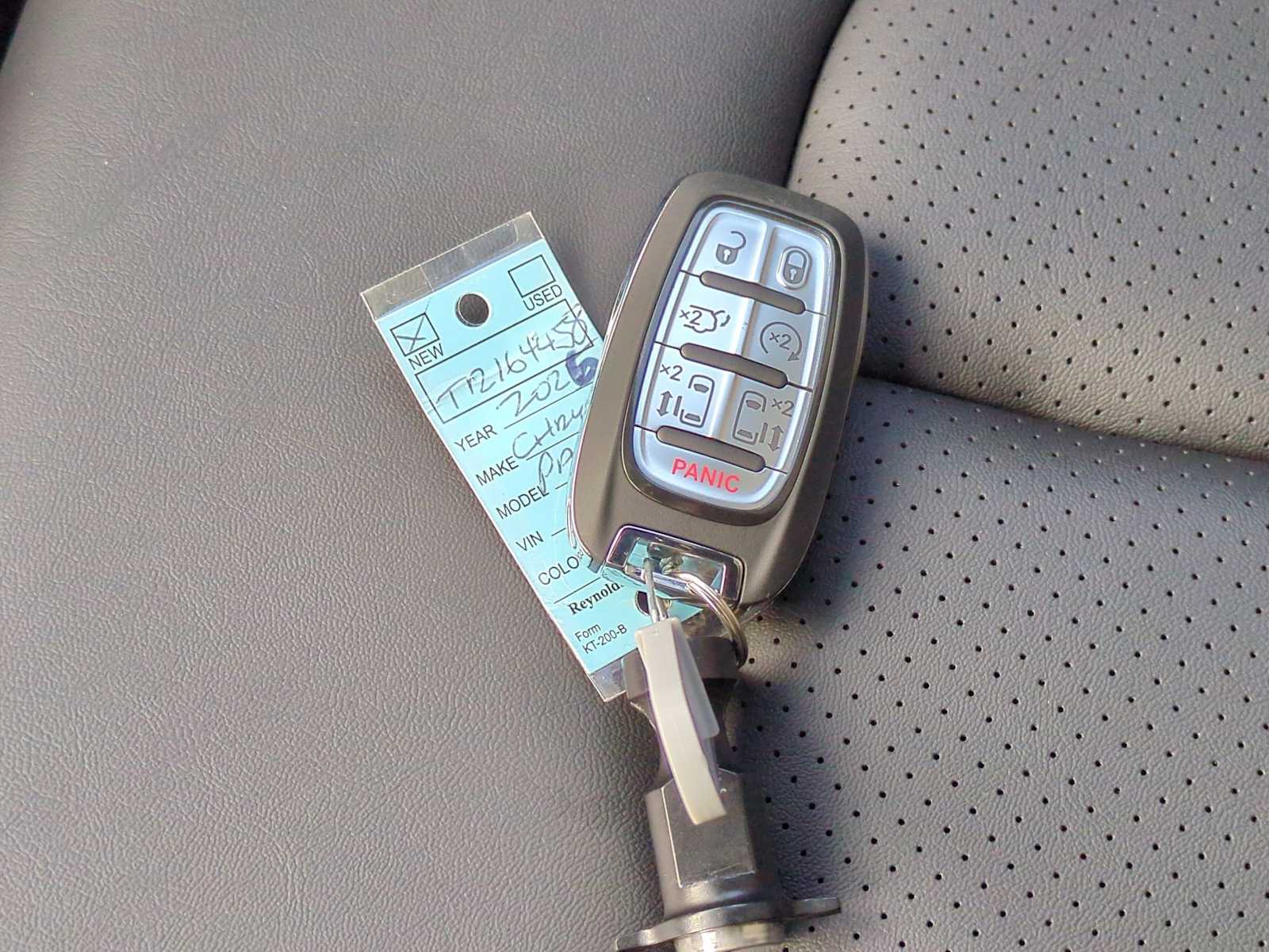 Thumbnail: 2026 Chrysler Pacifica - 33