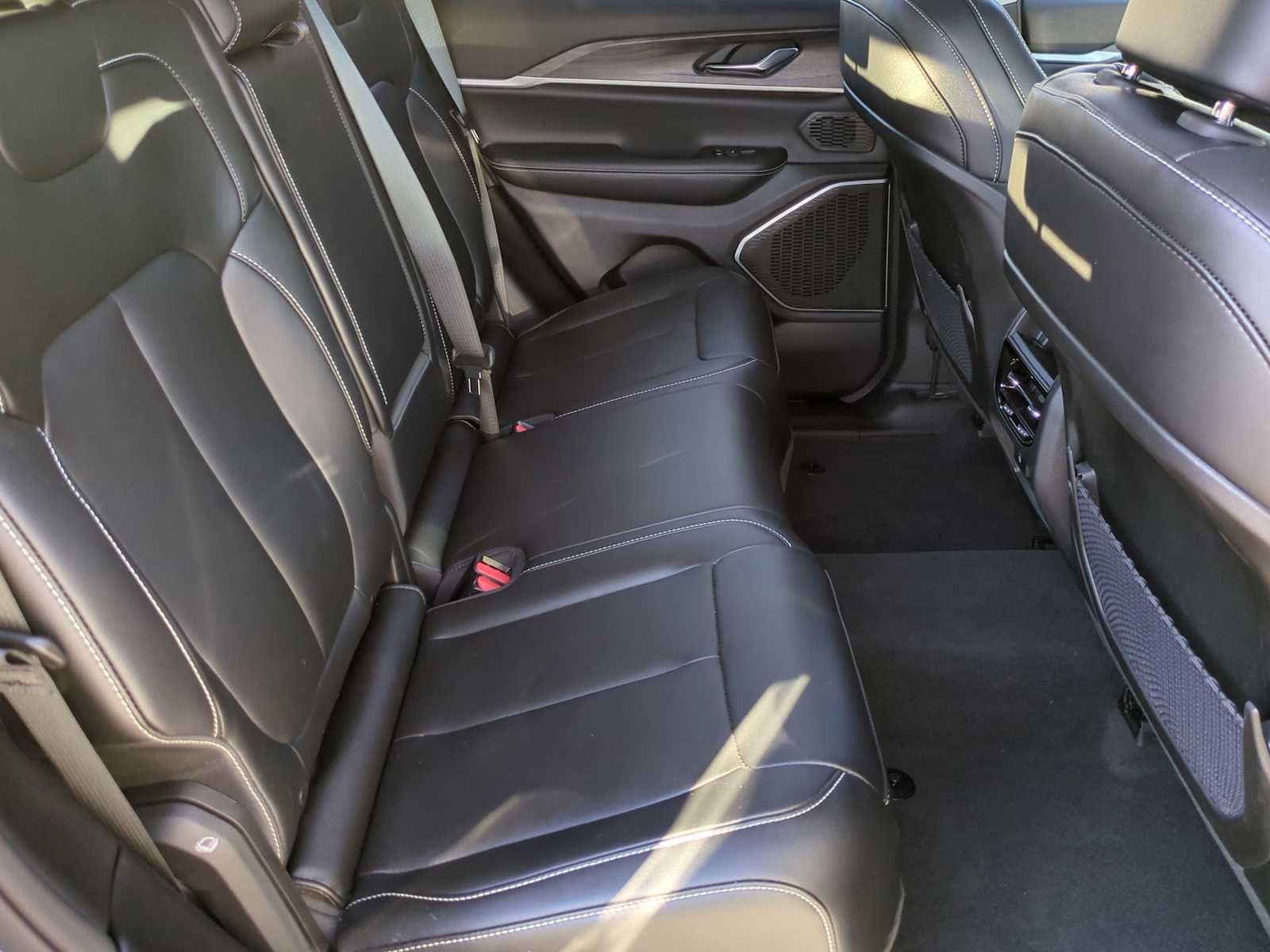 Thumbnail: 2024 Jeep Grand Cherokee - 22