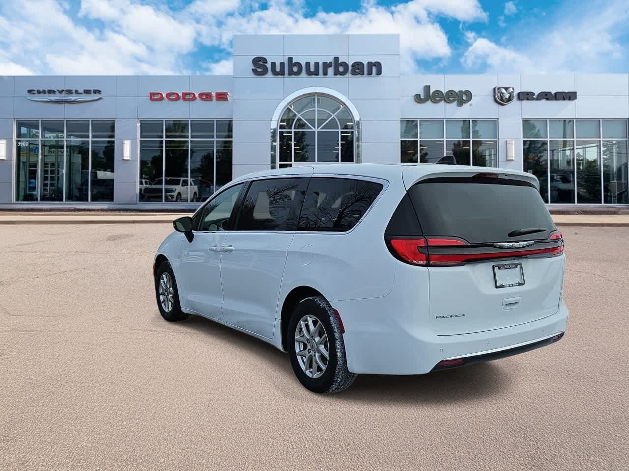 Thumbnail: 2024 Chrysler Pacifica - 6