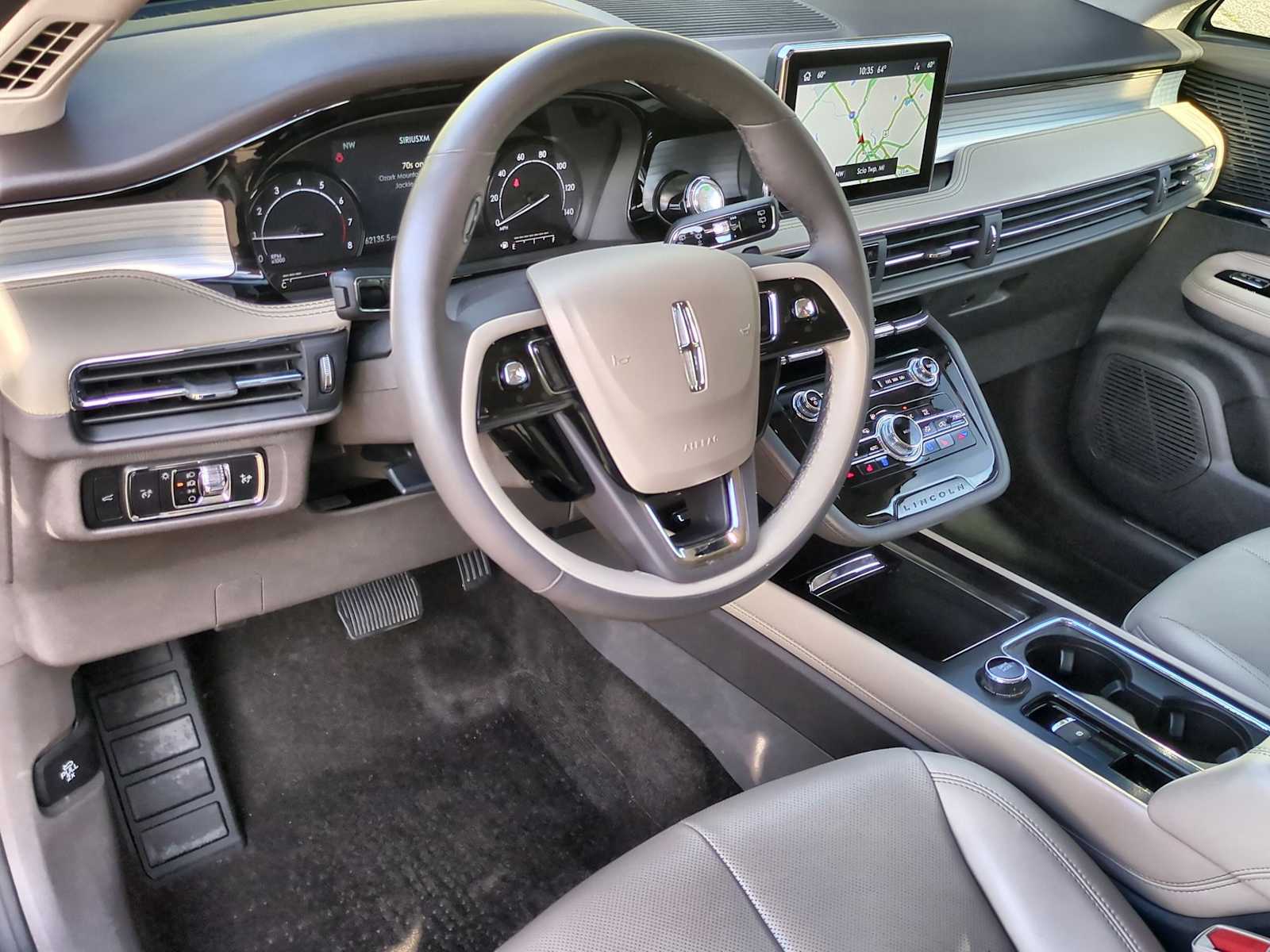 Thumbnail: 2022 Lincoln Corsair - 10