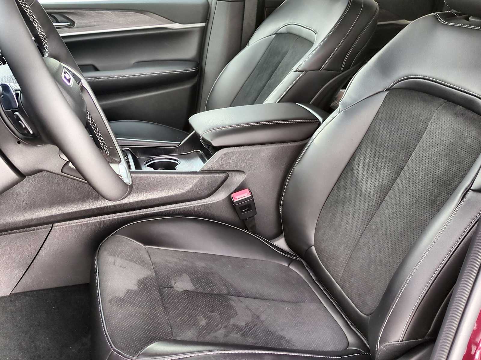 Thumbnail: 2026 Jeep Grand Cherokee - 16