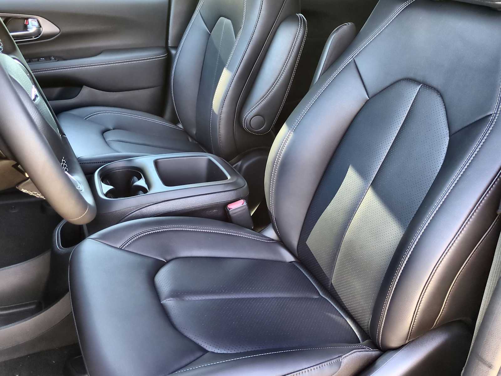 Thumbnail: 2026 Chrysler Pacifica - 16