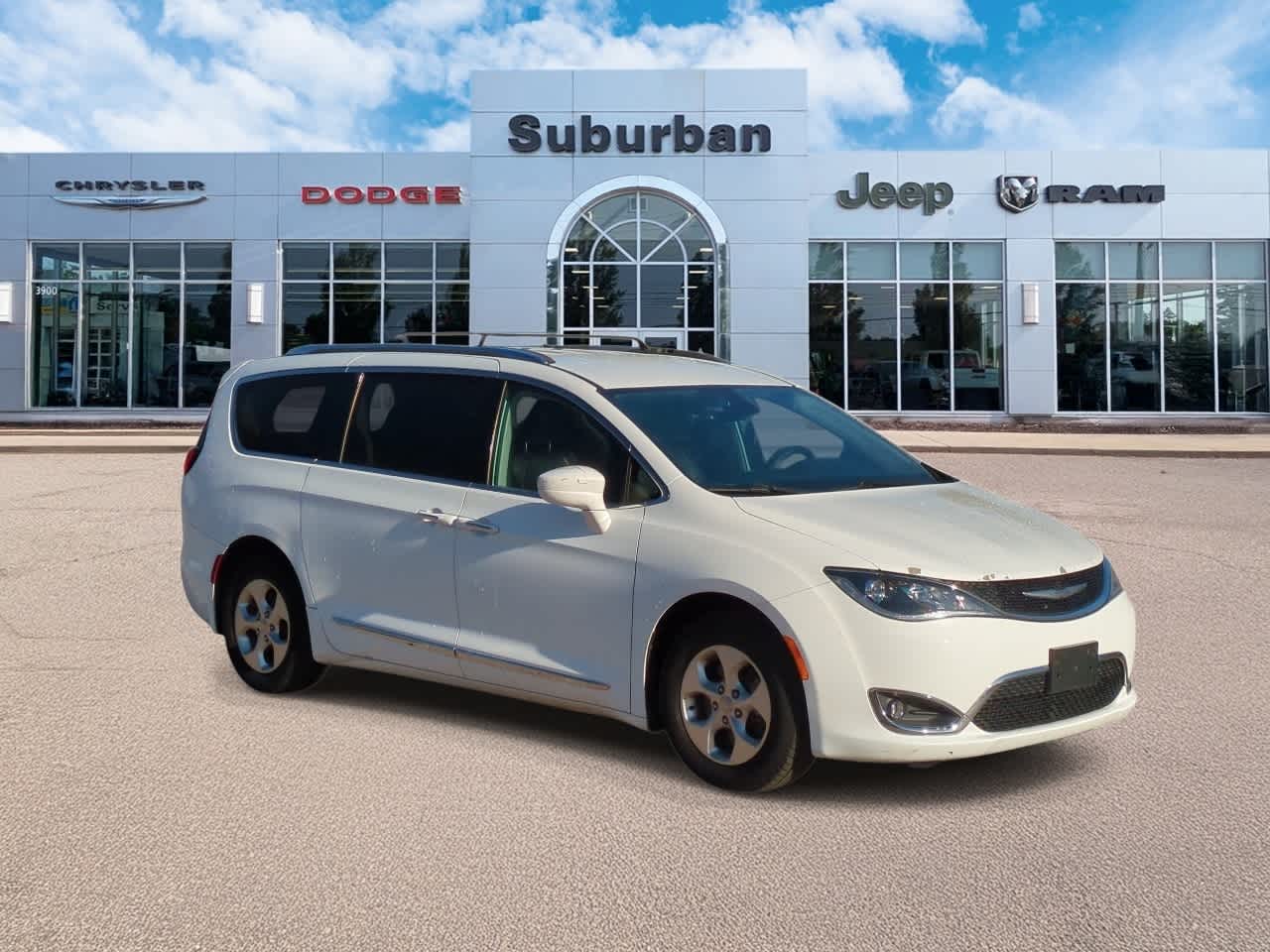 Thumbnail: 2017 Chrysler Pacifica - 2