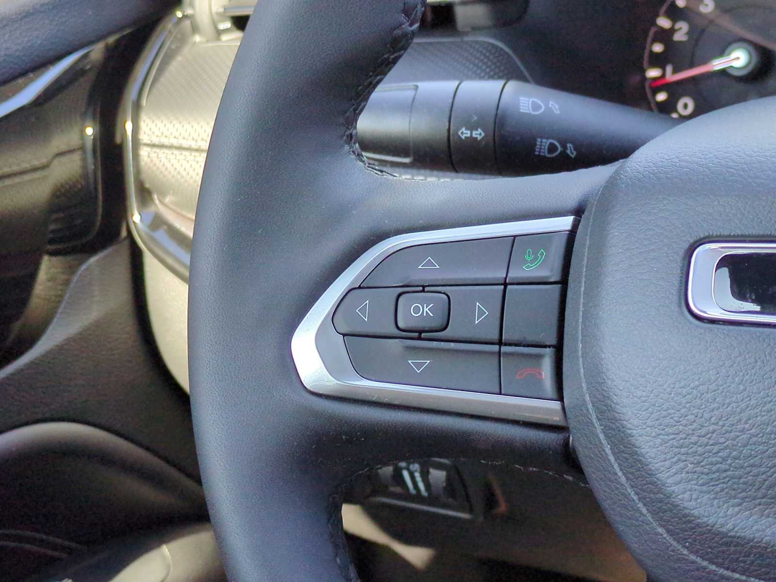 Thumbnail: 2023 Jeep Compass - 24