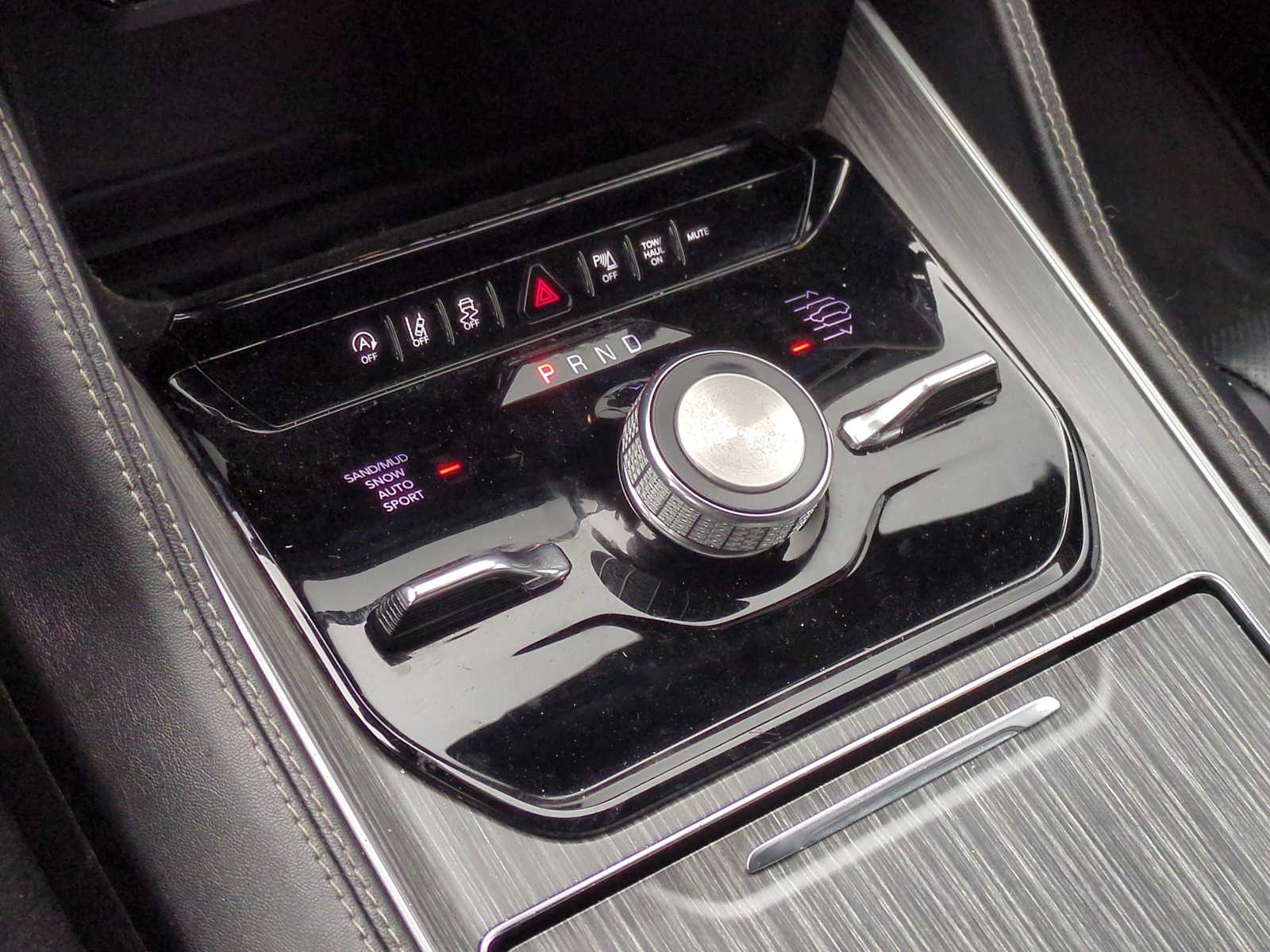 Thumbnail: 2024 Jeep Wagoneer - 32