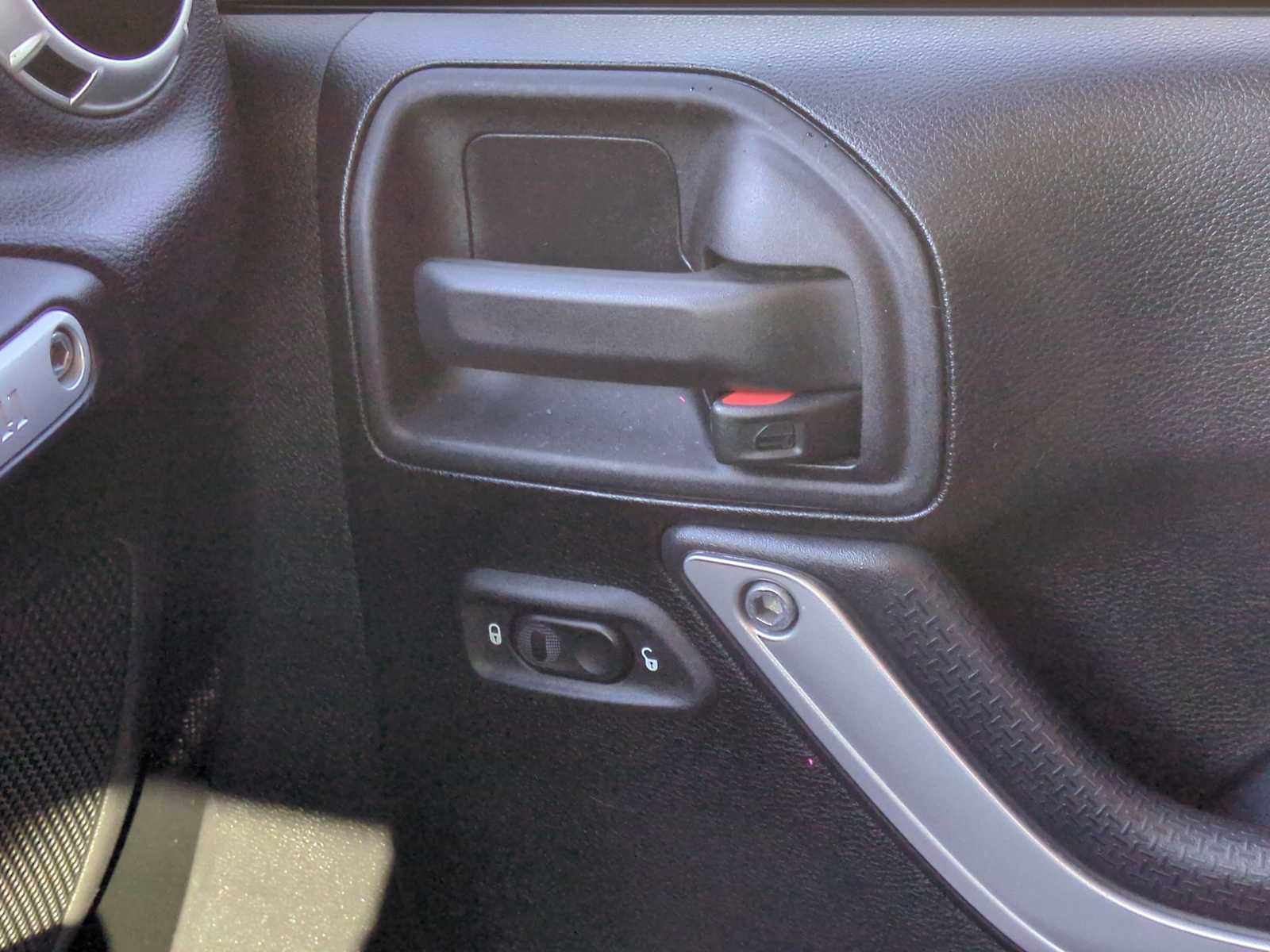 Thumbnail: 2015 Jeep Wrangler - 40