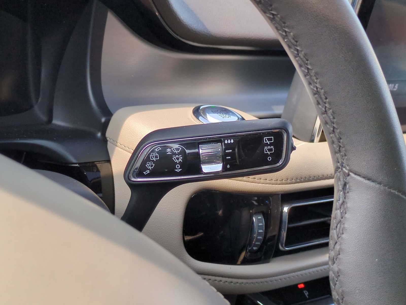Thumbnail: 2023 Lincoln Aviator - 28