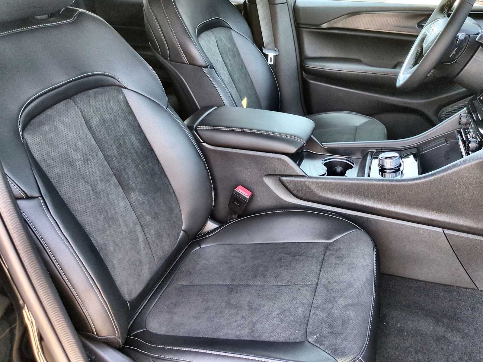 Thumbnail: 2025 Jeep Grand Cherokee - 21