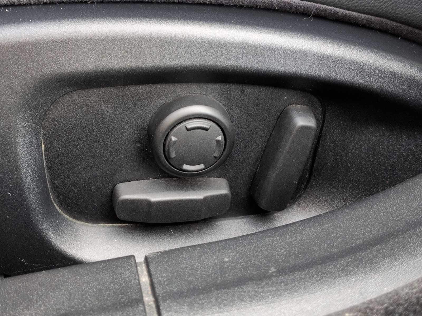 Thumbnail: 2016 Jaguar XF - 16