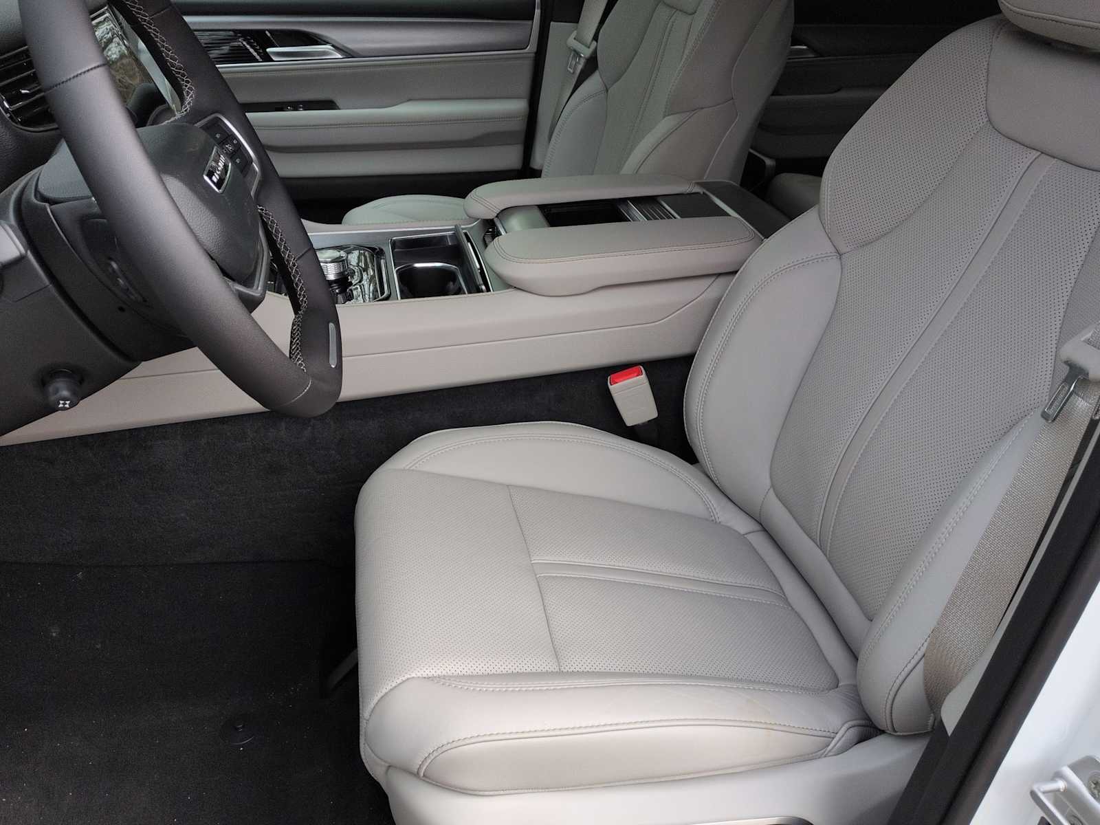 Thumbnail: 2025 Jeep Wagoneer - 16