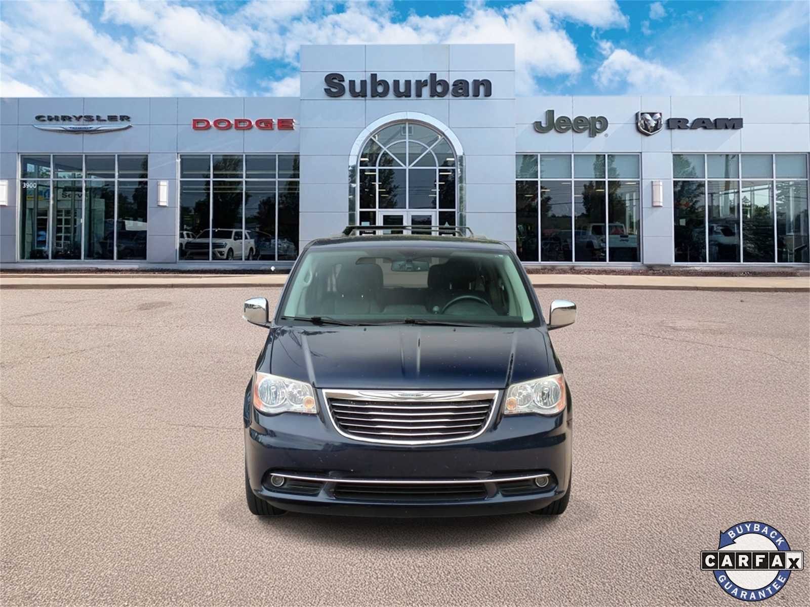 Thumbnail: 2013 Chrysler Town & Country - 3