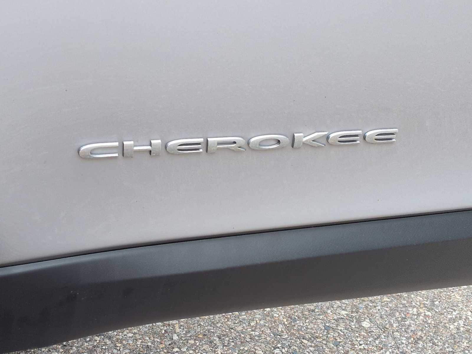 Thumbnail: 2020 Jeep Cherokee - 13