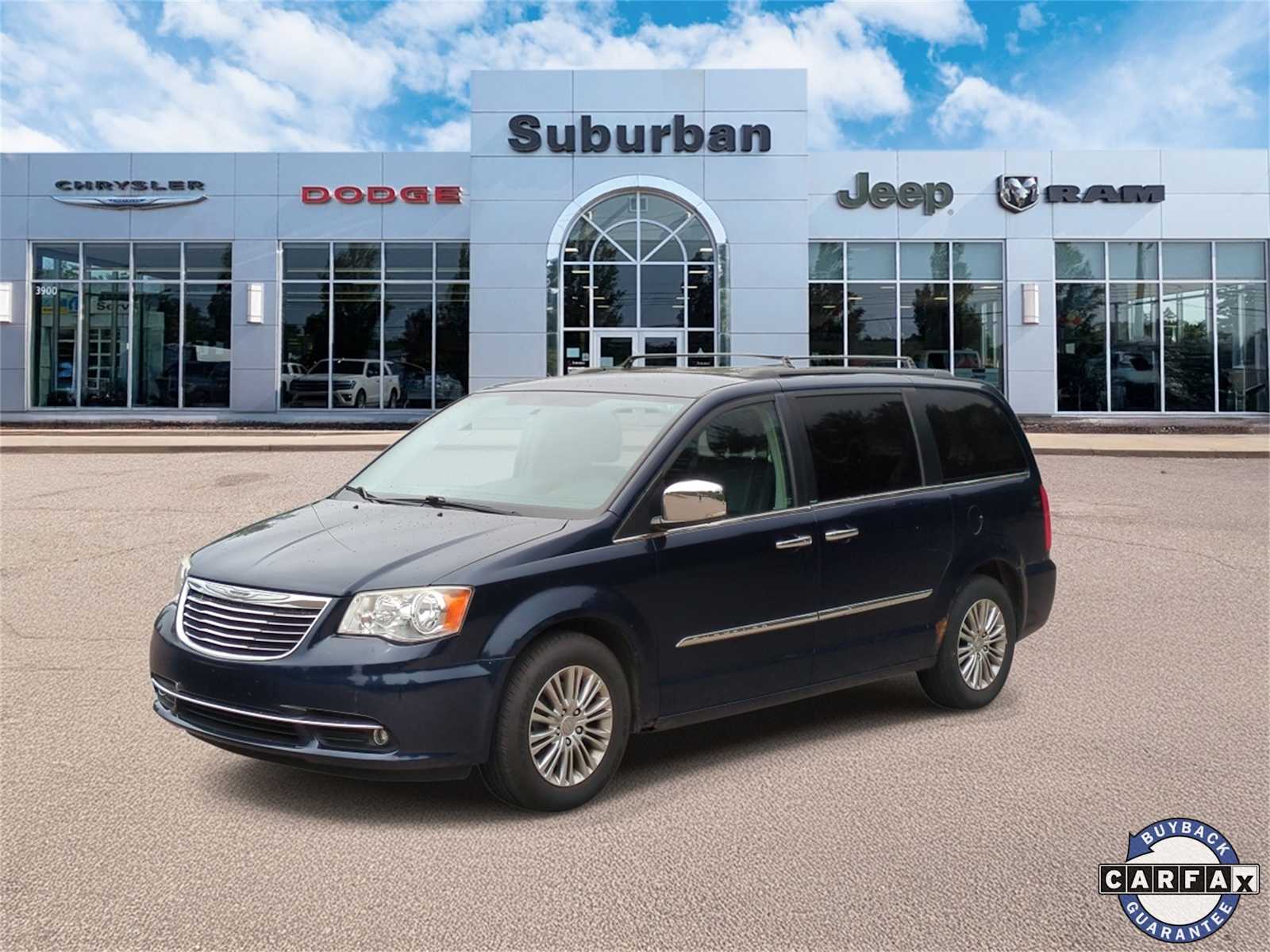 Thumbnail: 2013 Chrysler Town & Country - 4