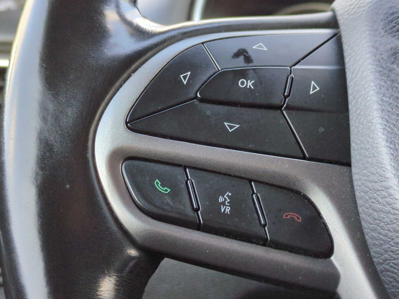 Thumbnail: 2020 Jeep Cherokee - 24