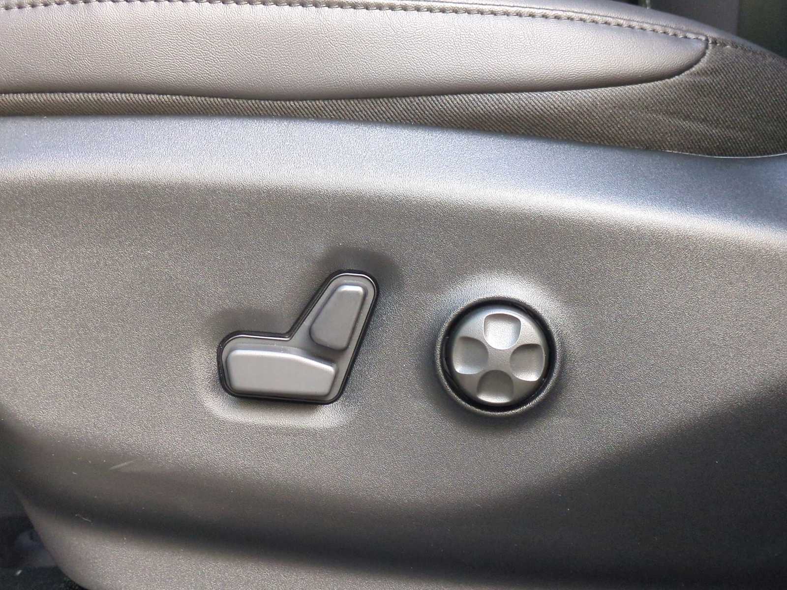 Thumbnail: 2026 Chrysler Pacifica - 17