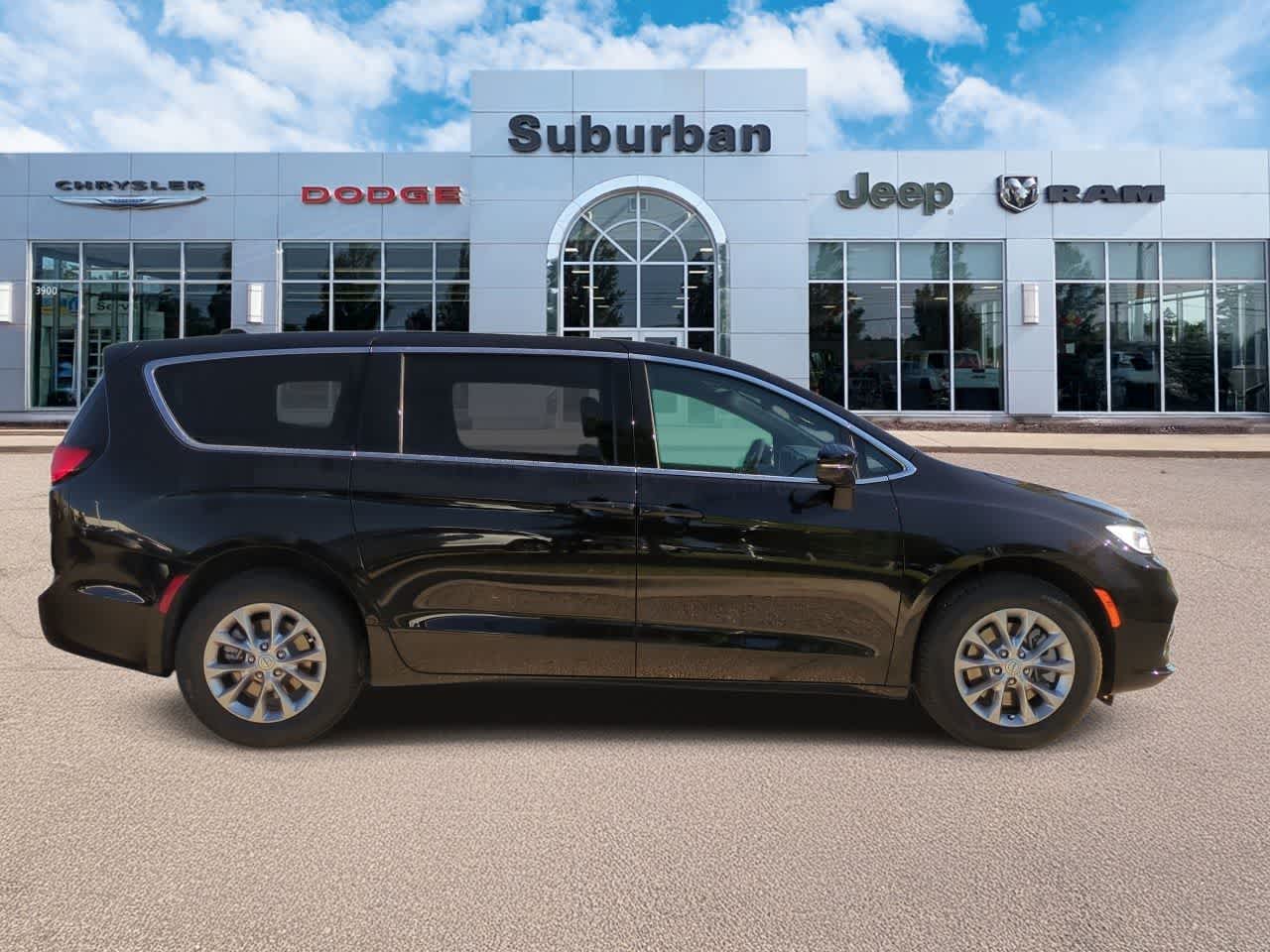 Thumbnail: 2026 Chrysler Pacifica - 9