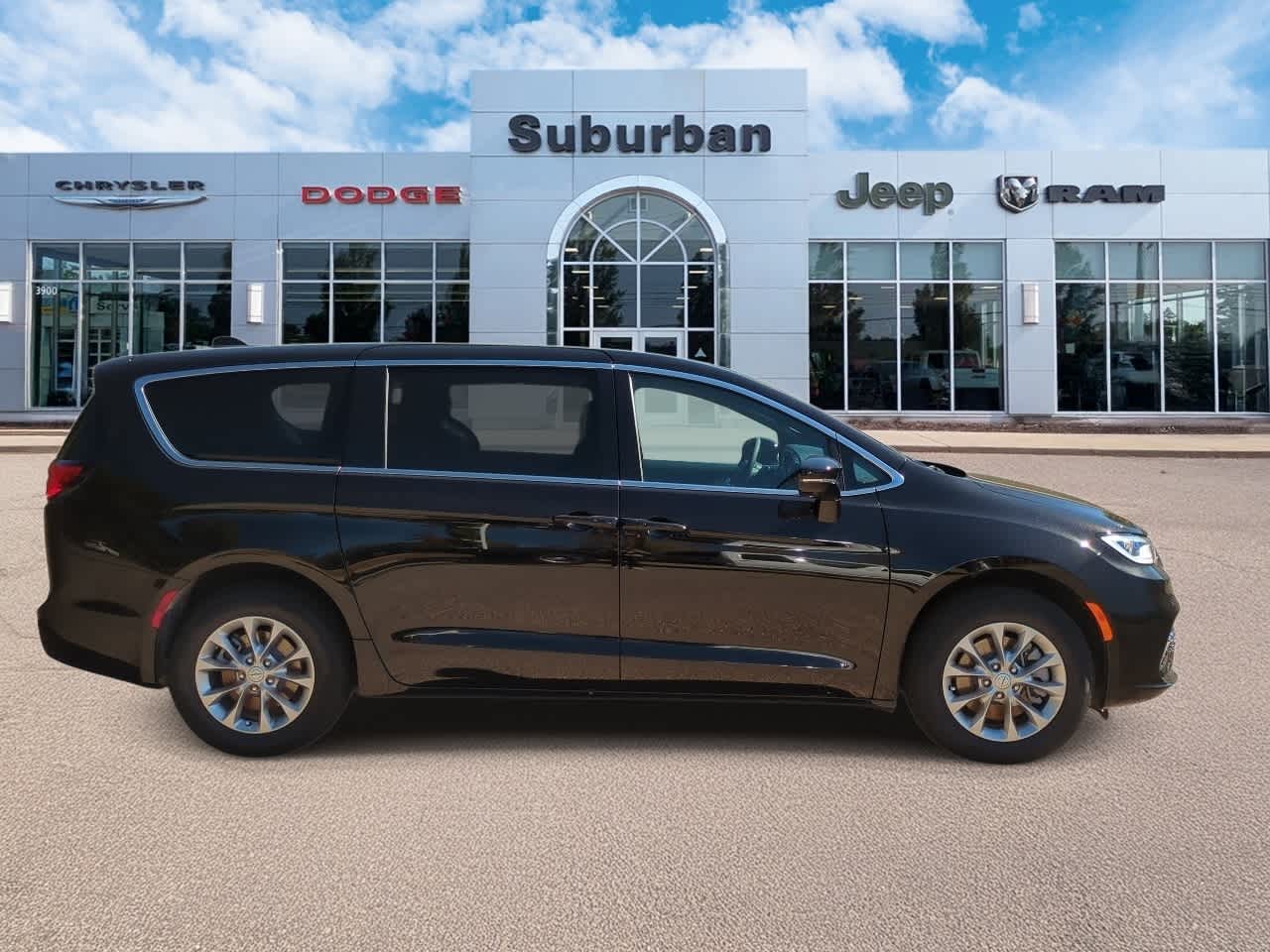 Thumbnail: 2026 Chrysler Pacifica - 9