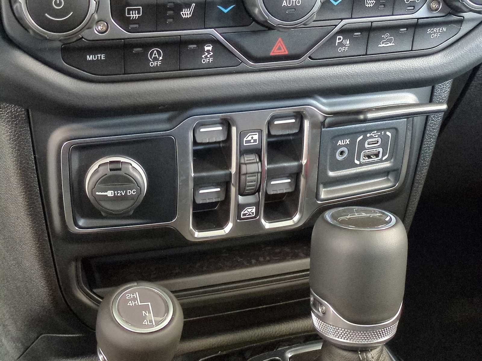 Thumbnail: 2025 Jeep Gladiator - 29