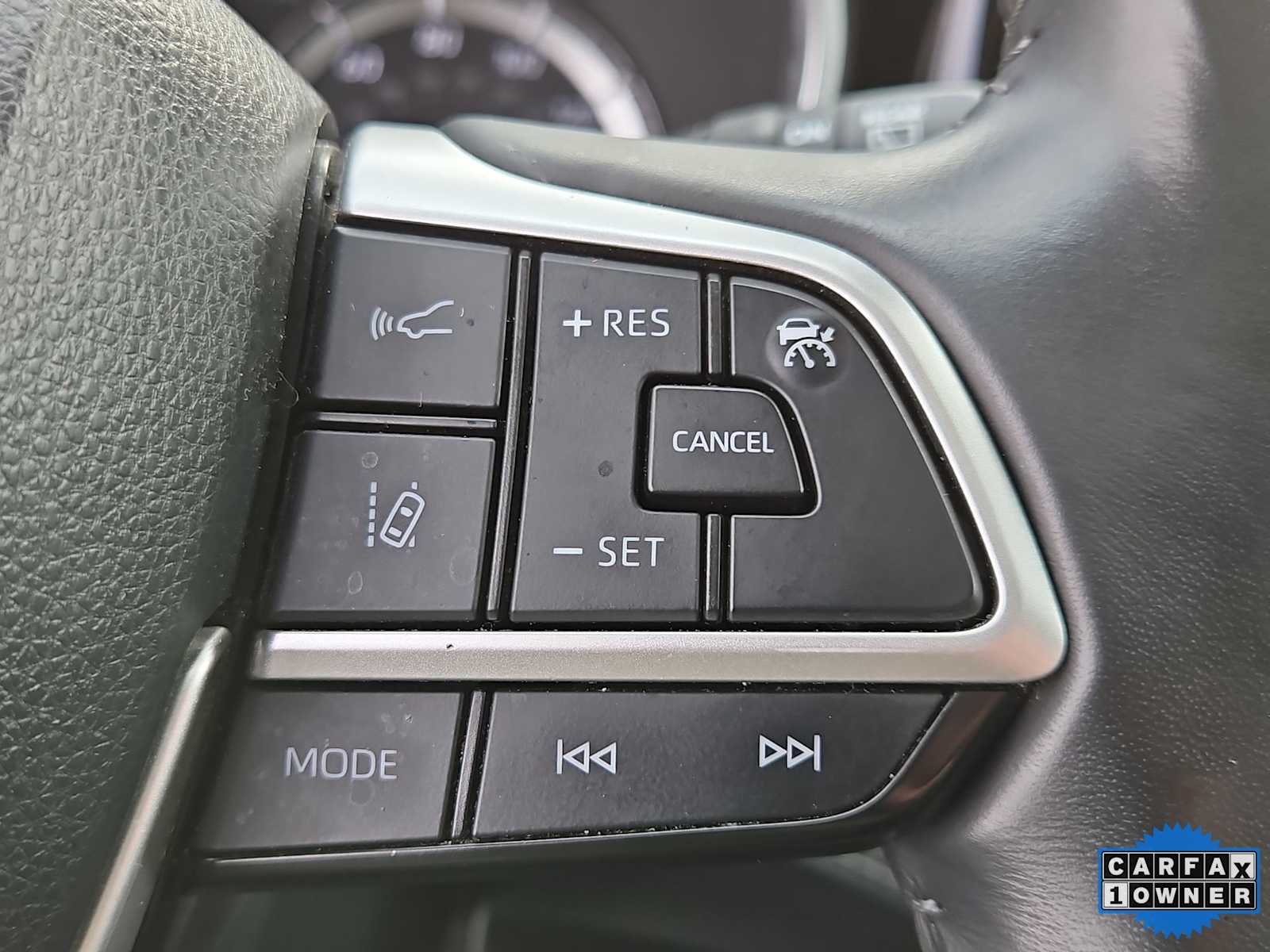 Thumbnail: 2023 Toyota Highlander - 32