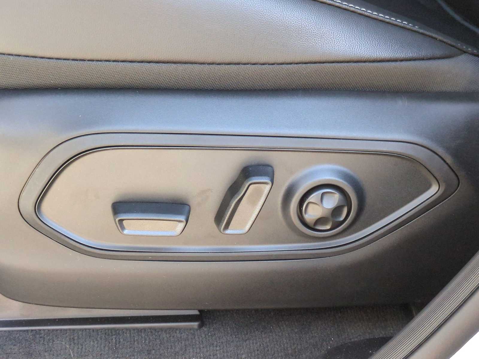 Thumbnail: 2025 Jeep Grand Cherokee - 17