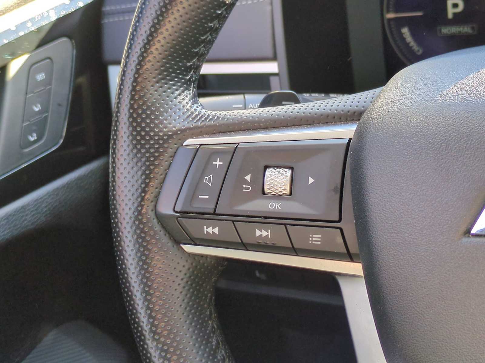 Thumbnail: 2024 Mitsubishi Outlander - 25