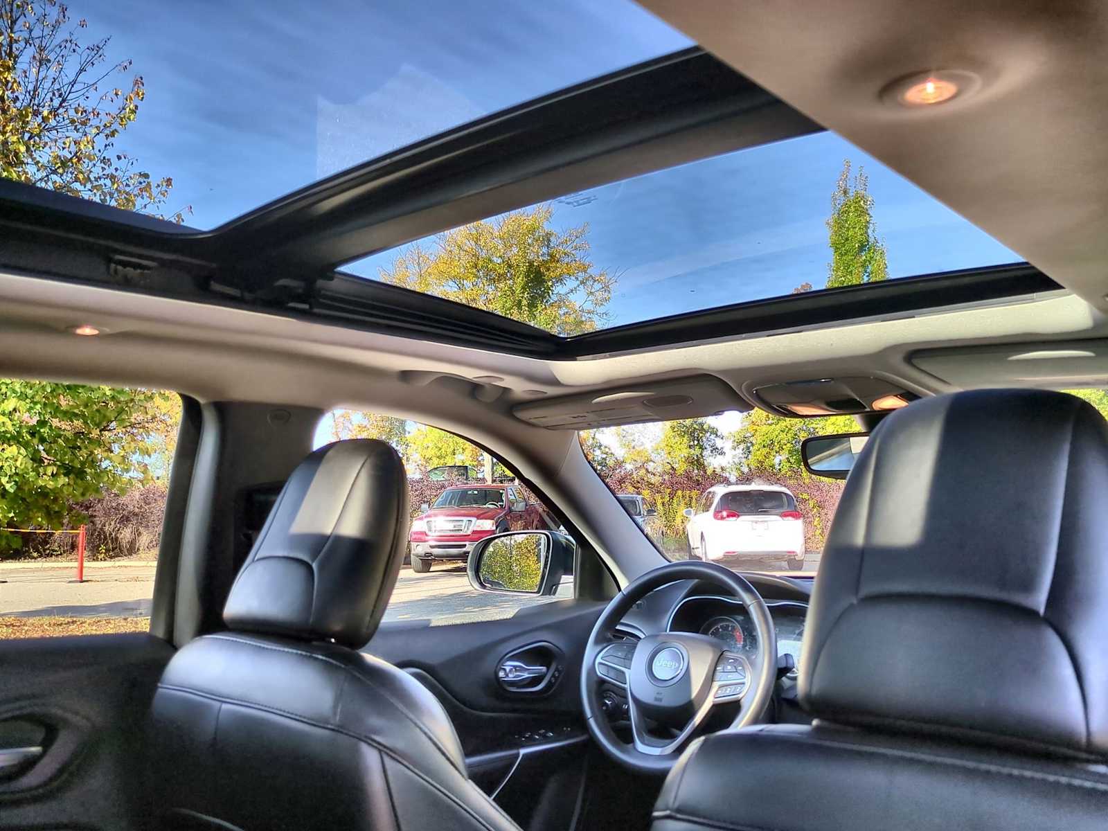 Thumbnail: 2022 Jeep Cherokee - 22