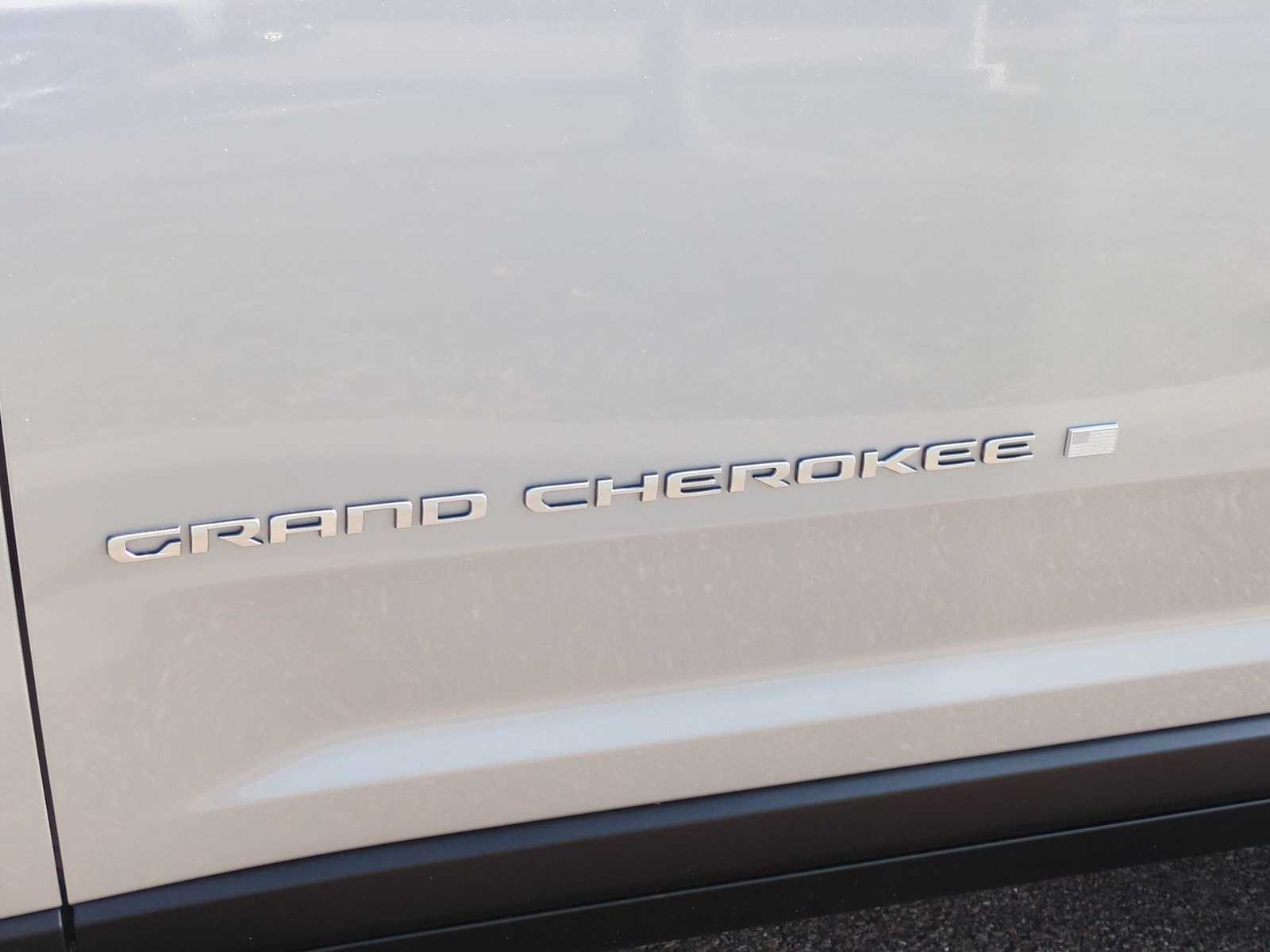 Thumbnail: 2025 Jeep Grand Cherokee - 13