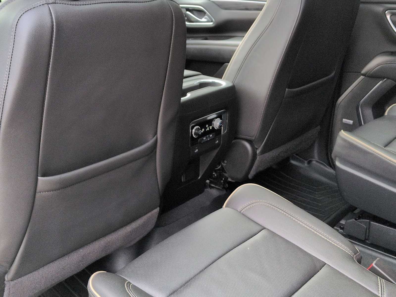 Thumbnail: 2022 GMC Yukon XL - 19