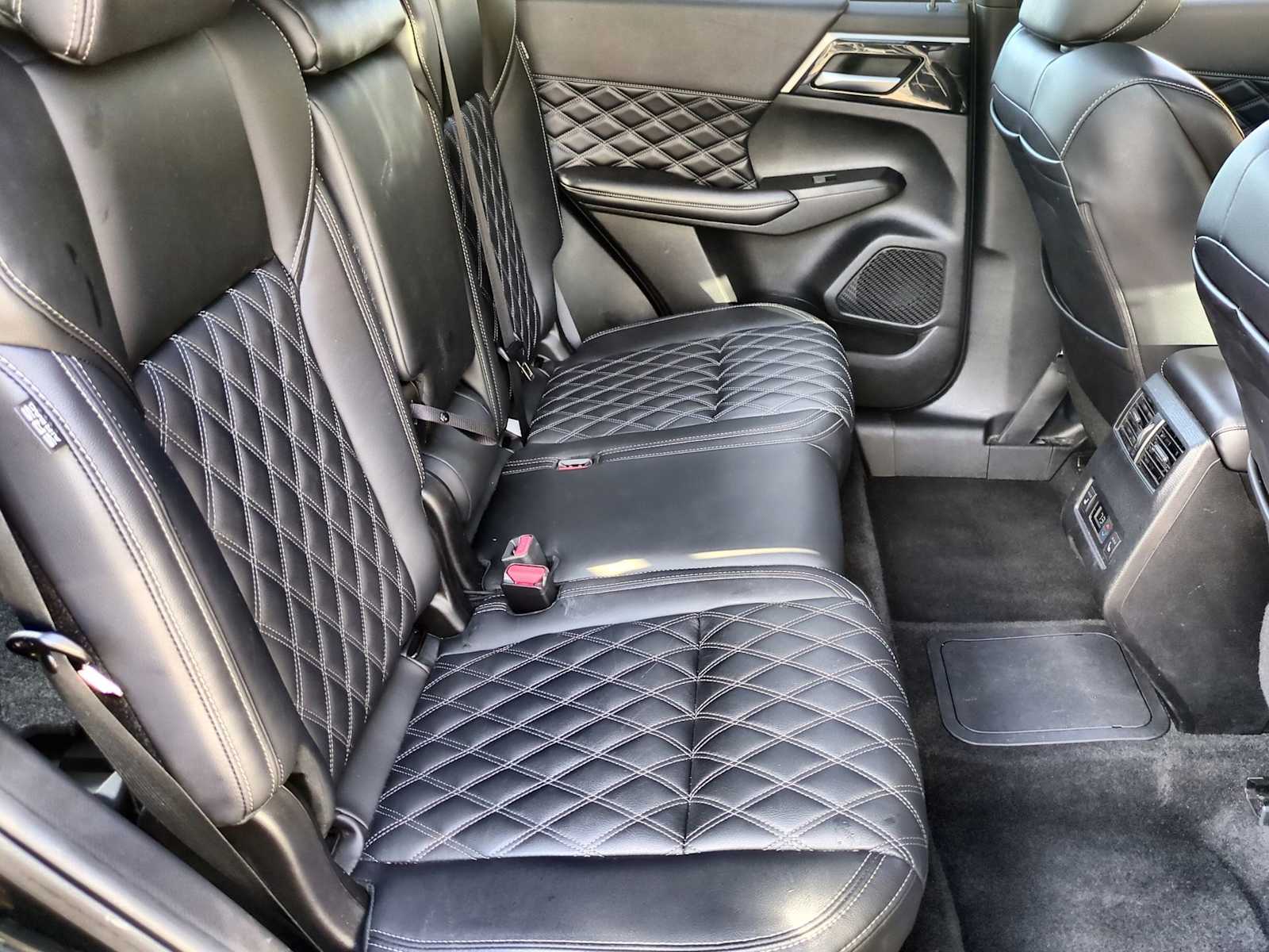 Thumbnail: 2024 Mitsubishi Outlander - 21