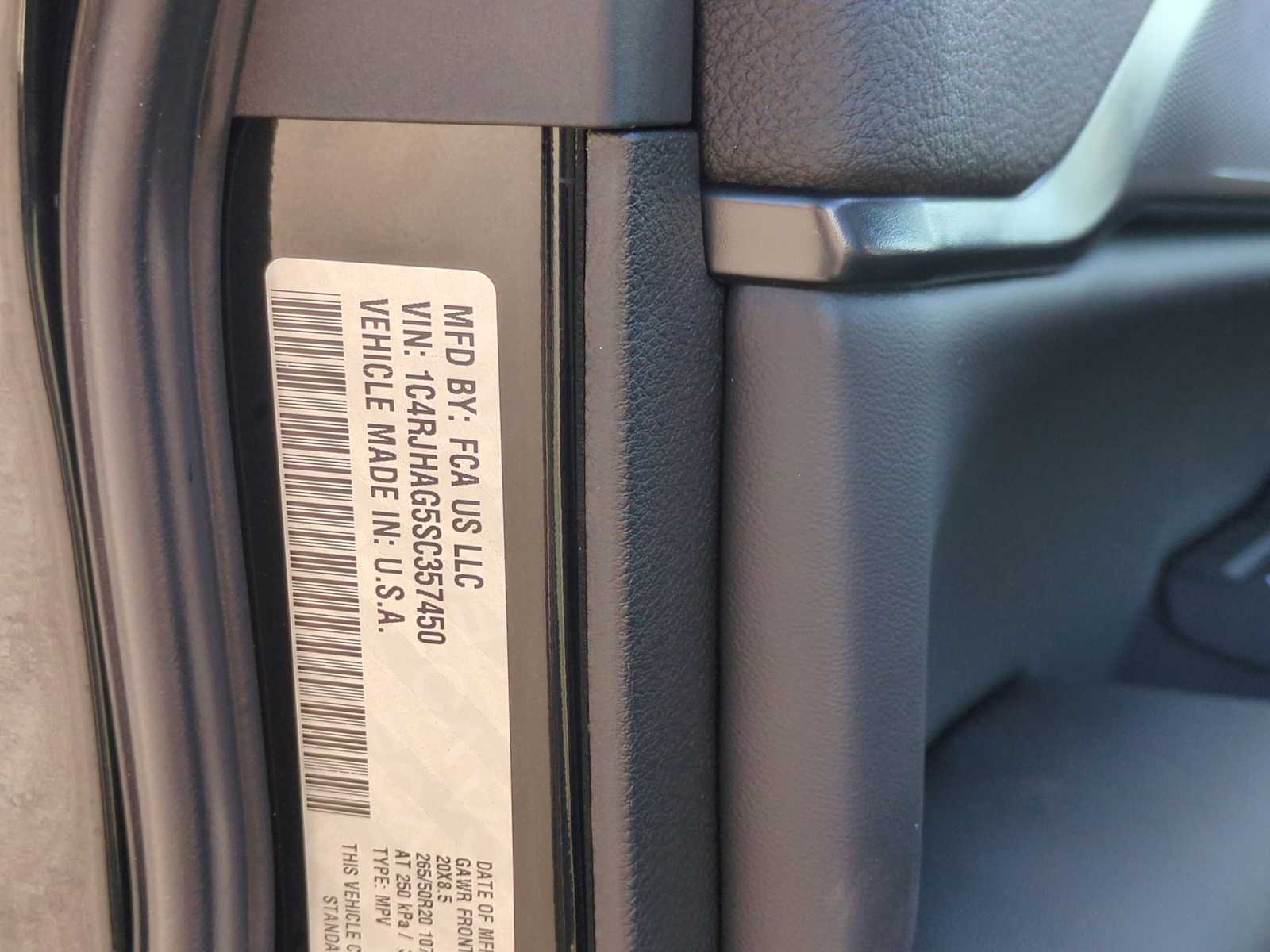 Thumbnail: 2025 Jeep Grand Cherokee - 34