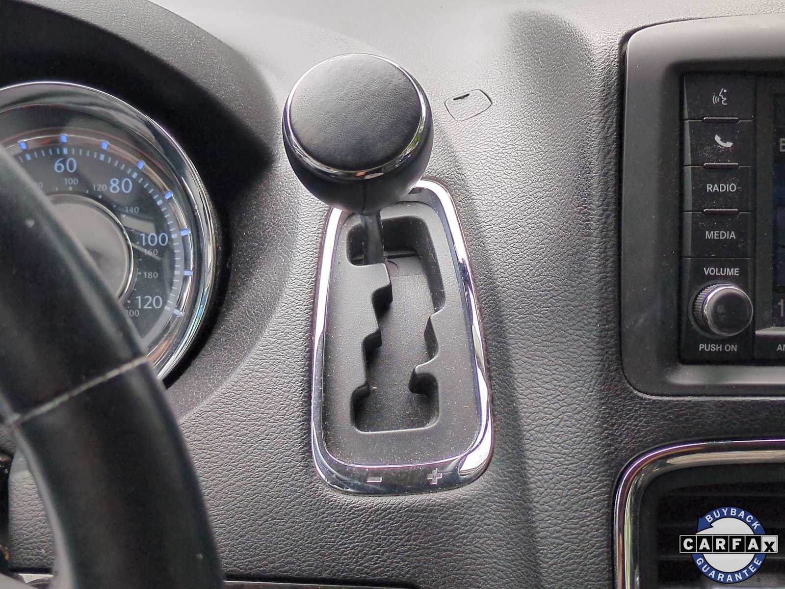 Thumbnail: 2013 Chrysler Town & Country - 34