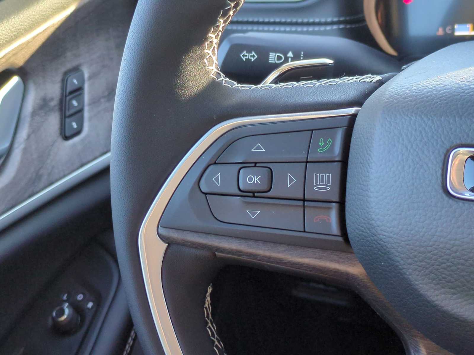 Thumbnail: 2025 Jeep Grand Cherokee - 25