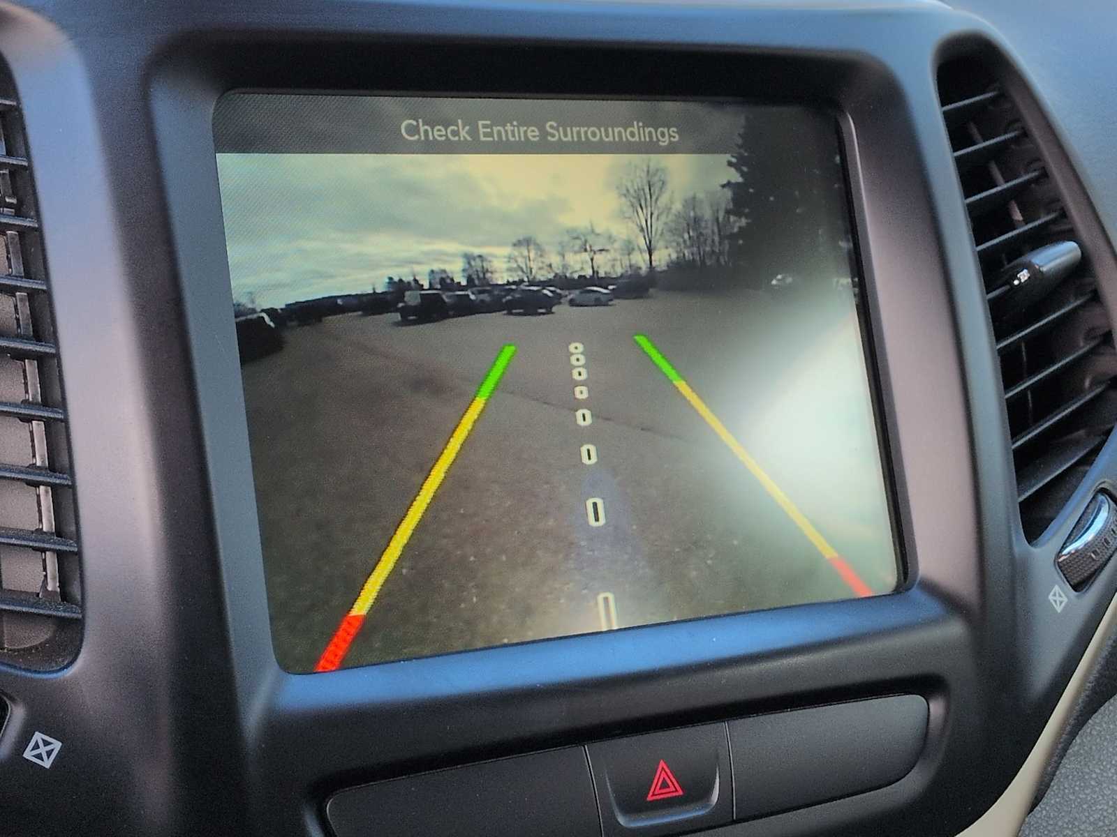 Thumbnail: 2017 Jeep Cherokee - 30